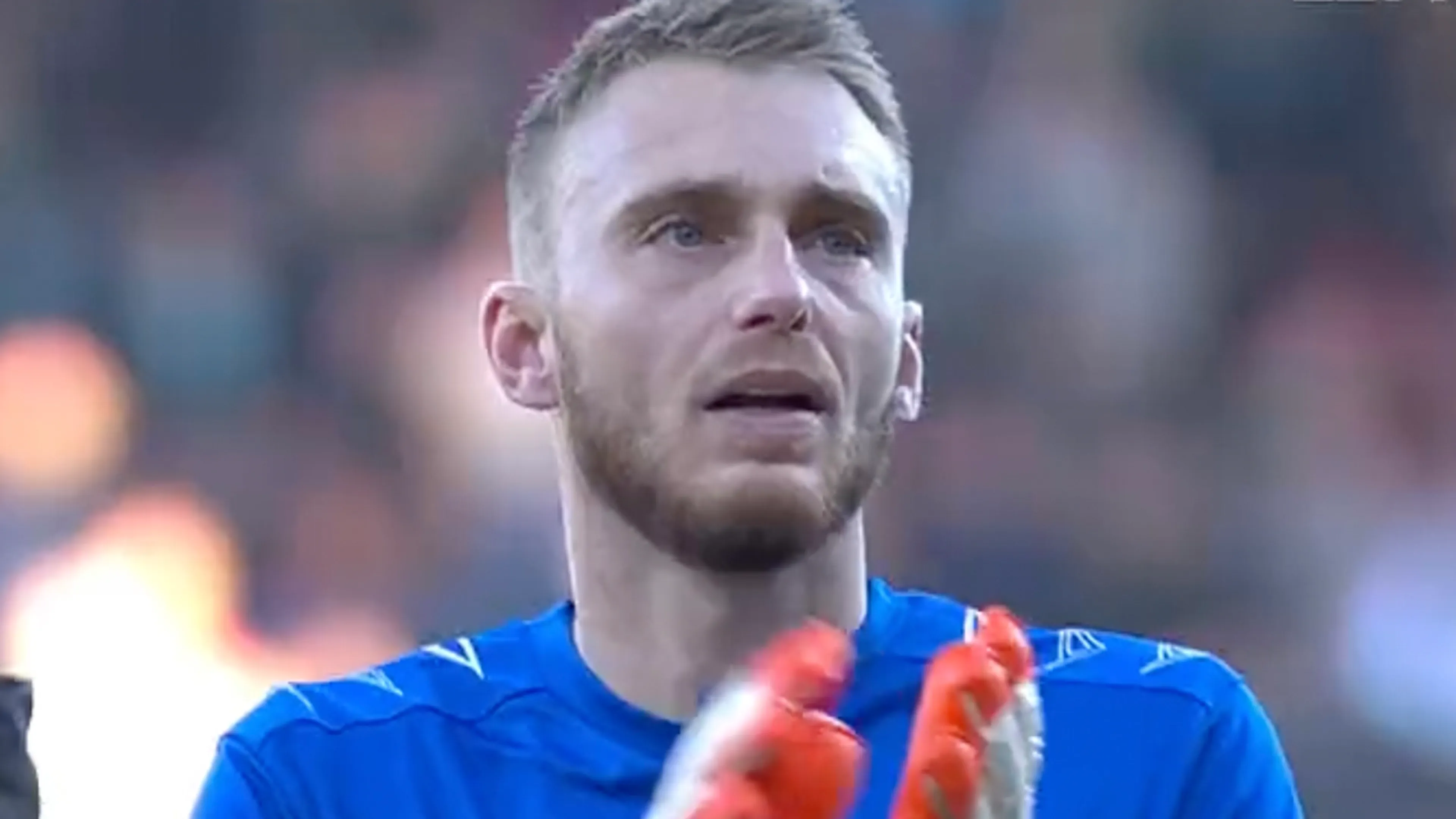 Video: Jasper Cillessen geëmotioneerd na applaus van NEC-fans