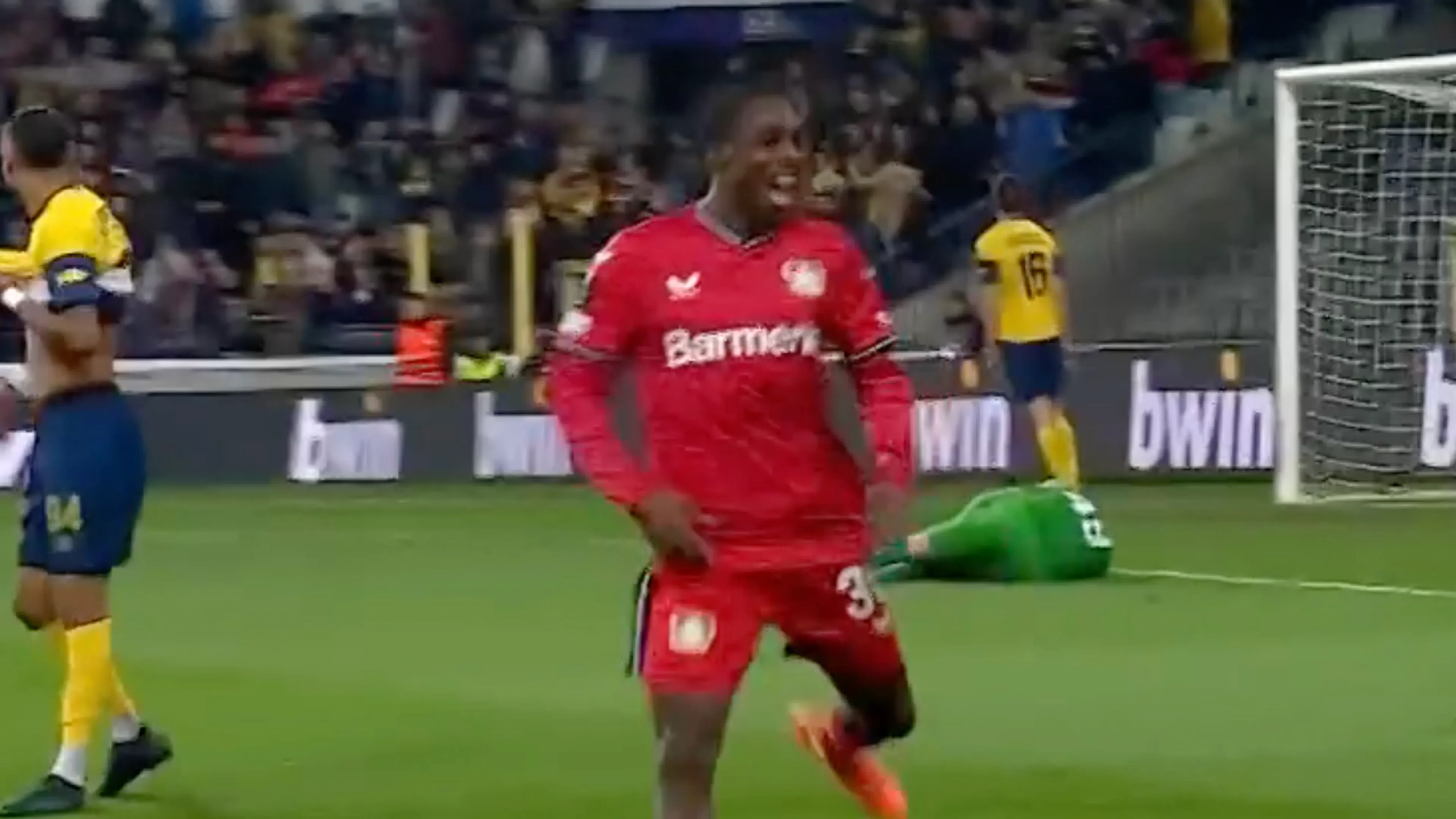 VIDEOGOAL: Royale Union - Bayer Leverkusen 0-3 (Frimpong)