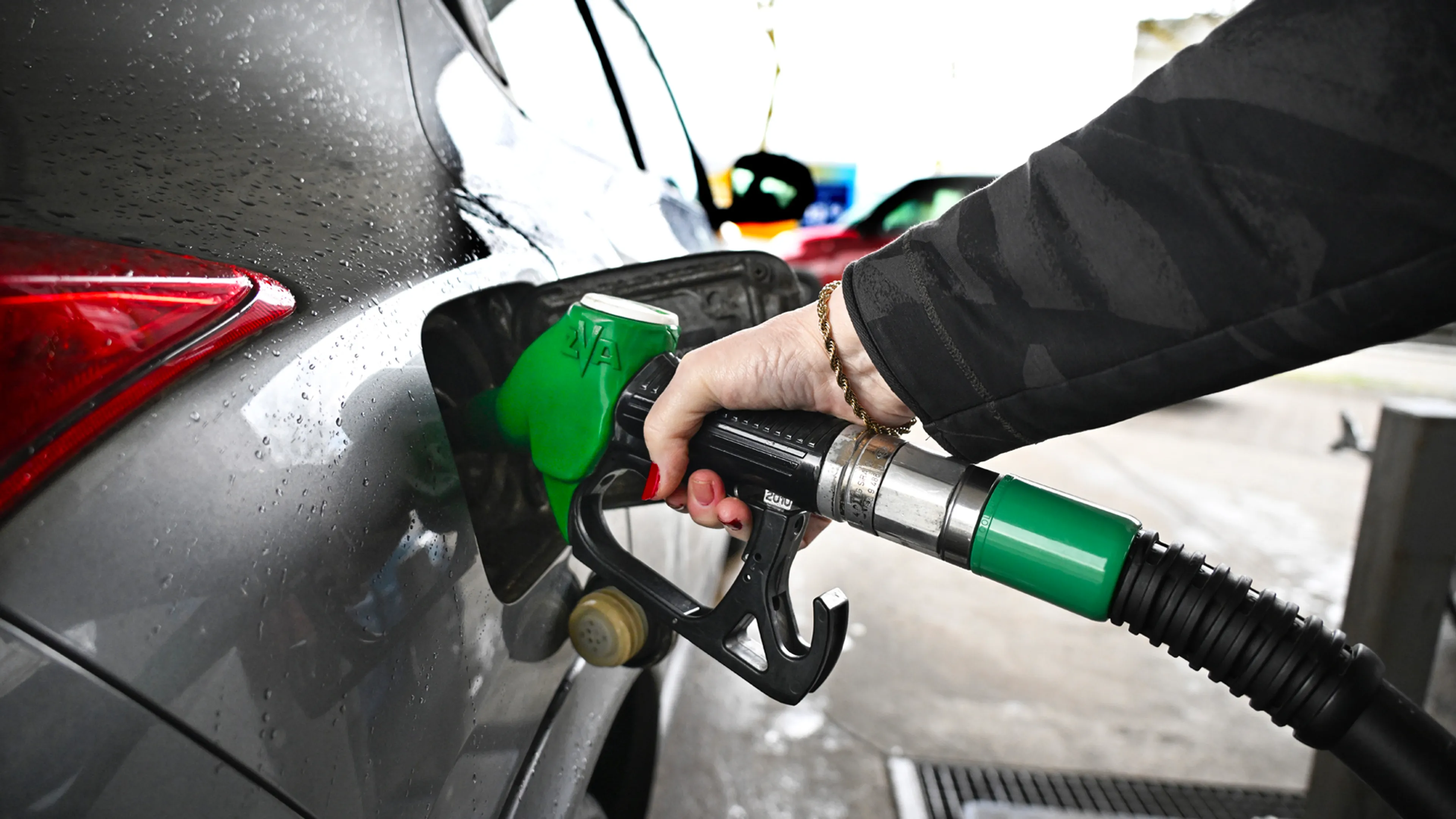 Tanken duurder dan ooit: prijzen van benzine en diesel stijgen naar recordhoogte