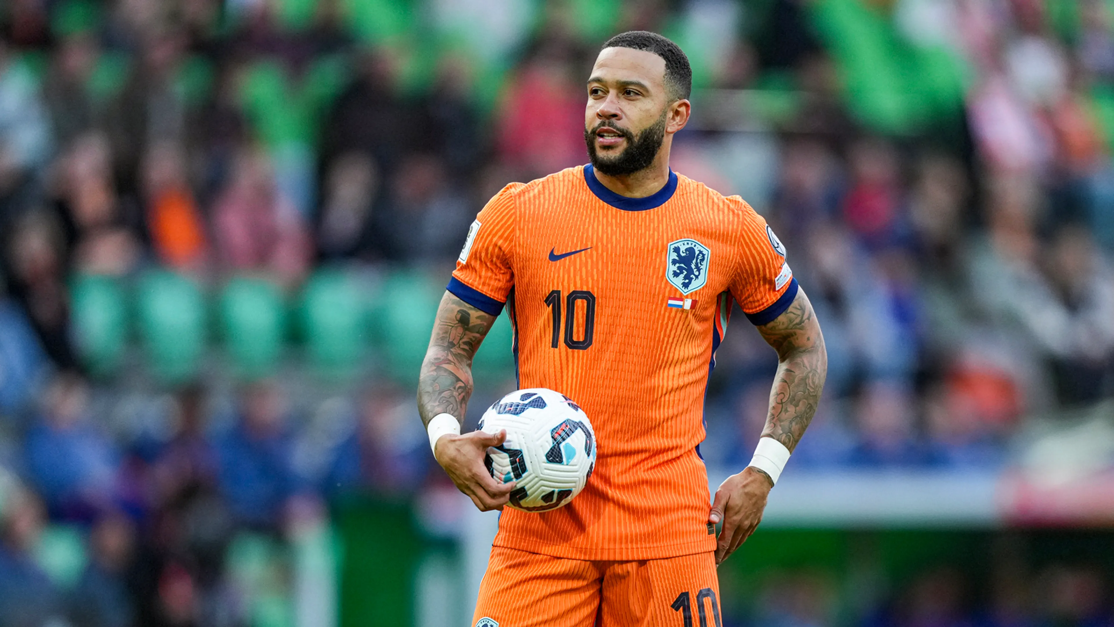 Memphis Depay evenaart Robin van Persie als topscorer van Oranje