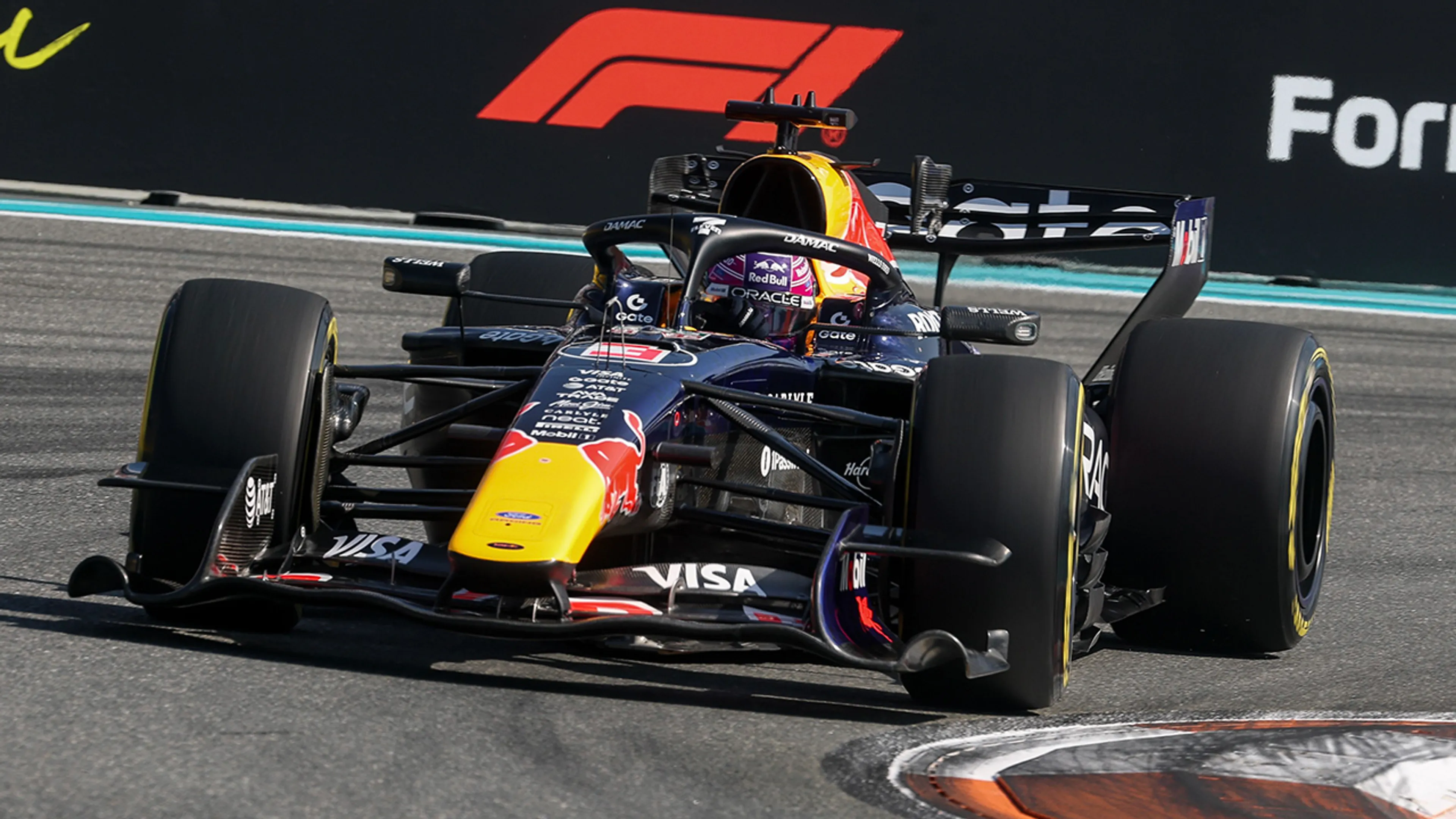 Max Verstappen is de baas over Lewis Hamilton in sprintrace Miami