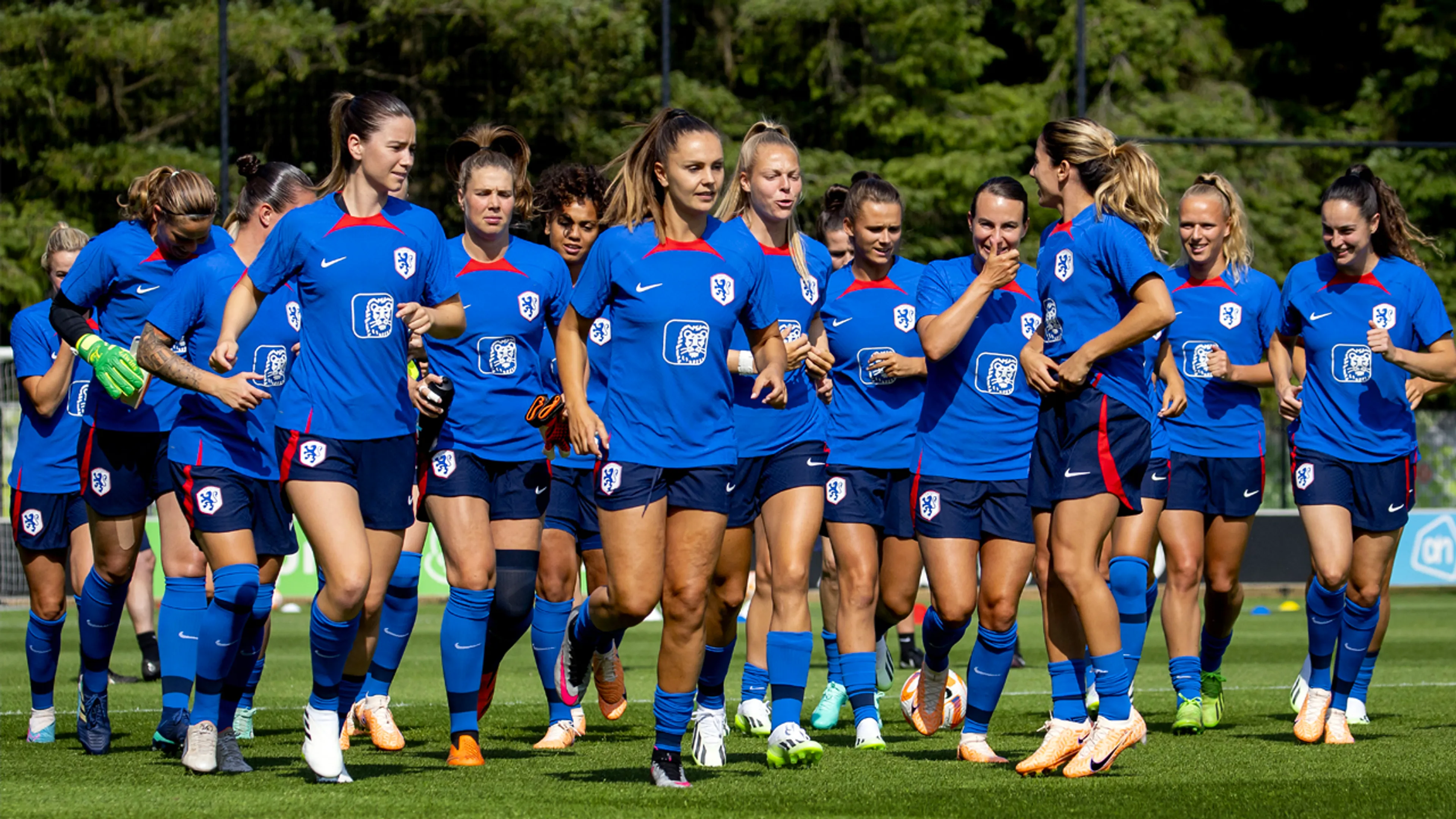 Oranje Leeuwinnen winnen veelbesproken oefenwedstrijd van Onder-18 jongensteam