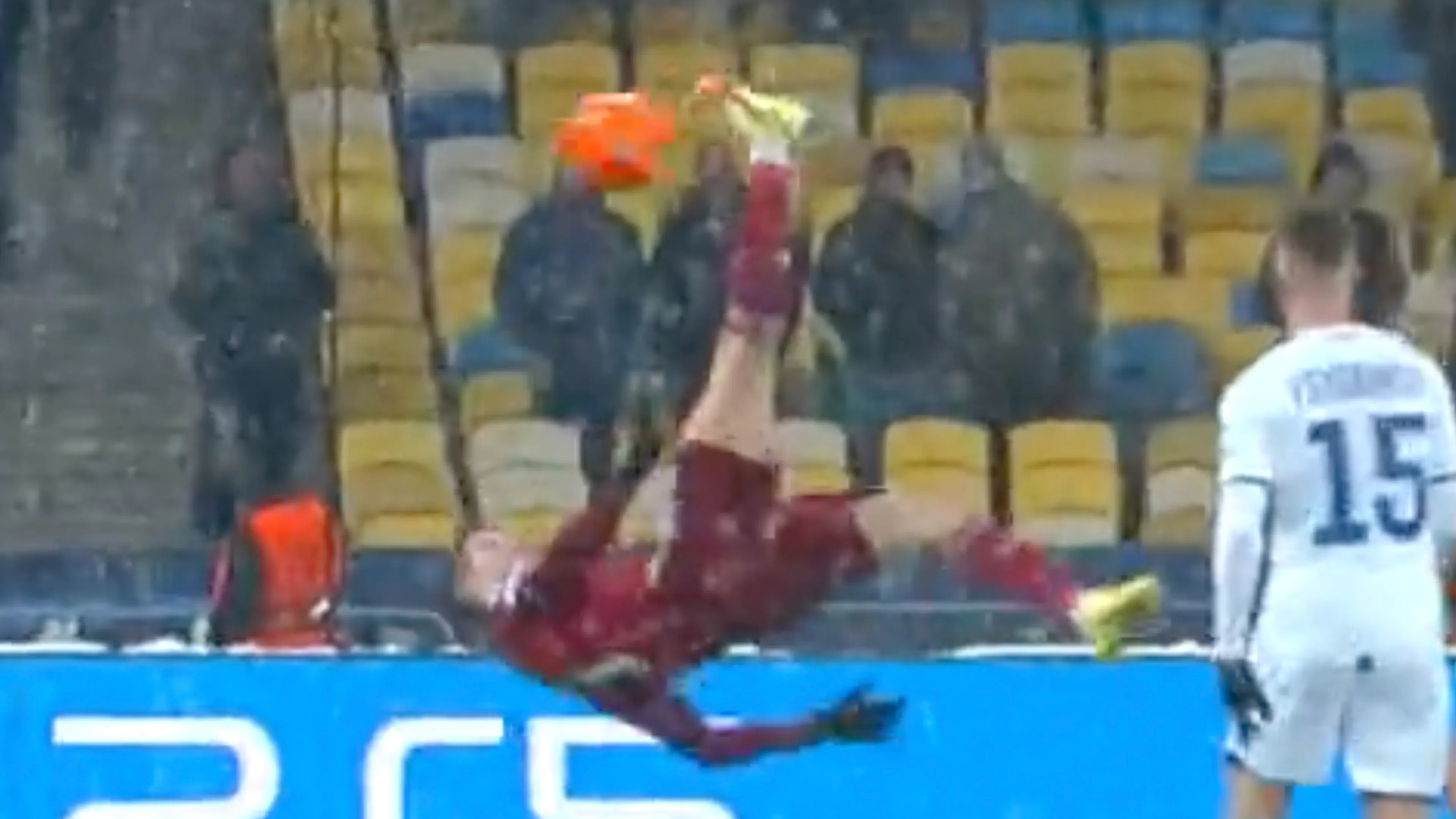 VIDEOGOAL: Lewandowski scoort met schitterende omhaal voor Bayern in Champions League