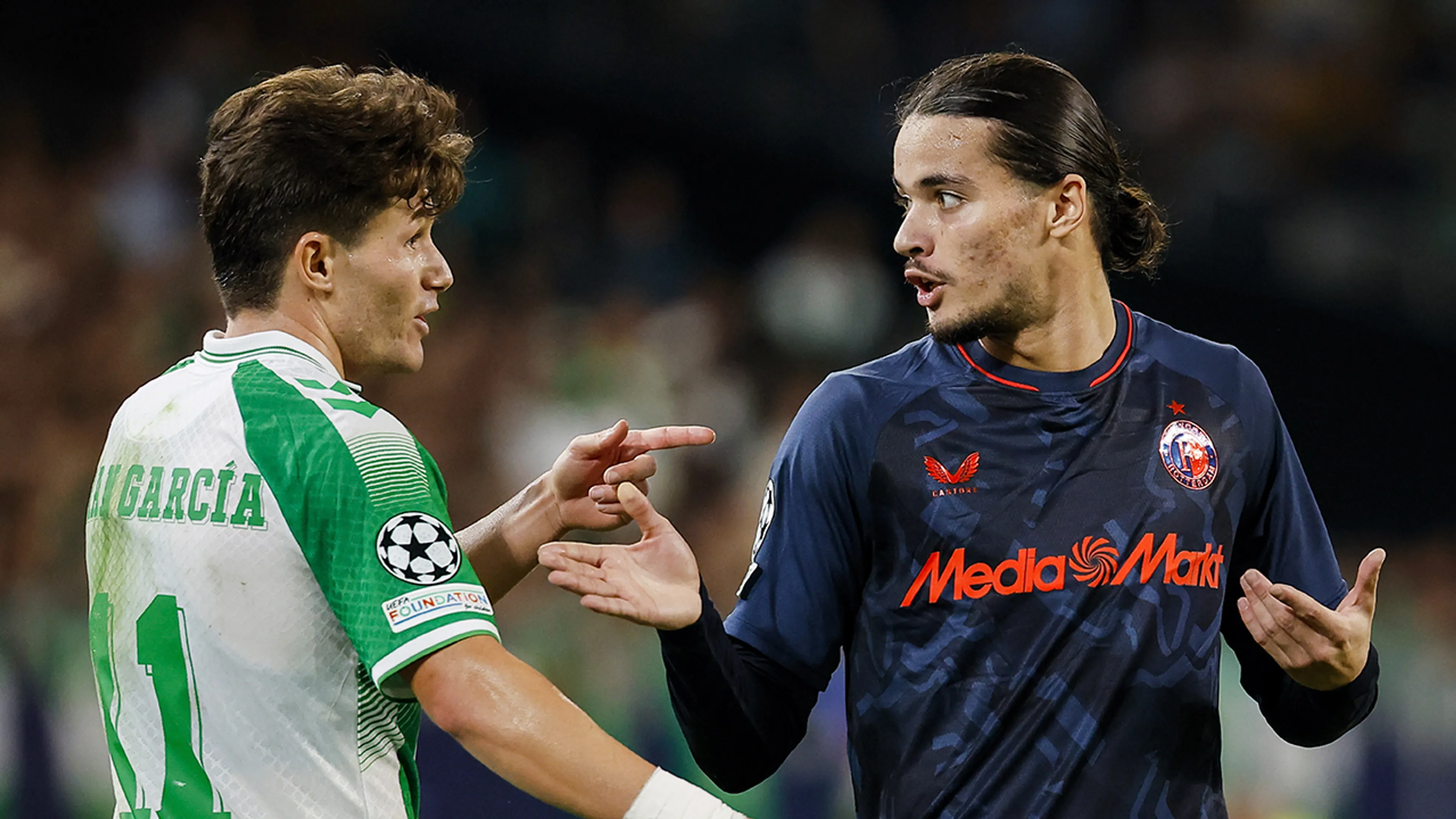 Feyenoord verliest door bijzonder ongelukkig moment bij Real Betis in Champions League