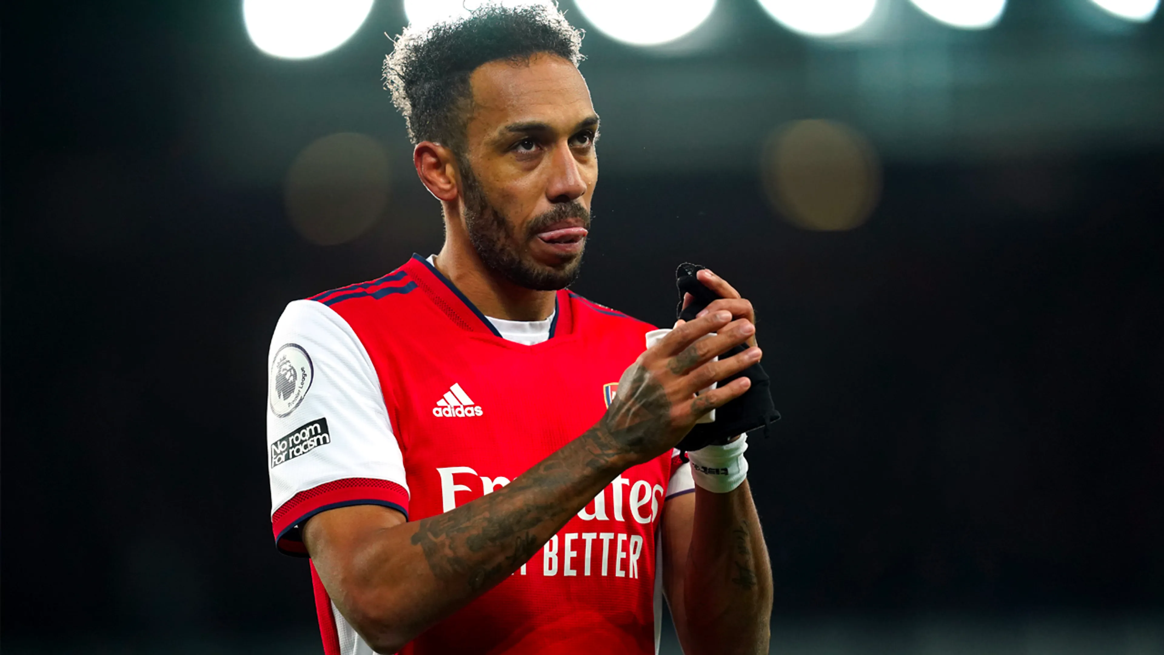 Feestende Aubameyang test enkele dagen voor start Afrika Cup positief op corona