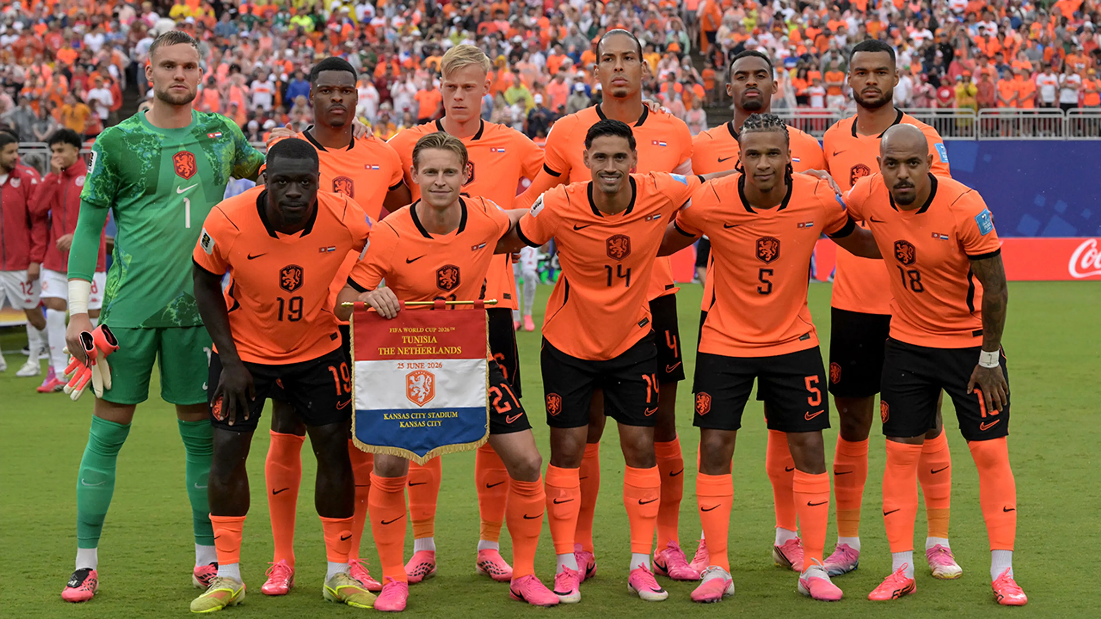 'Acht spelers van Oranje-tegenstander op WK testen positief op verboden middel'