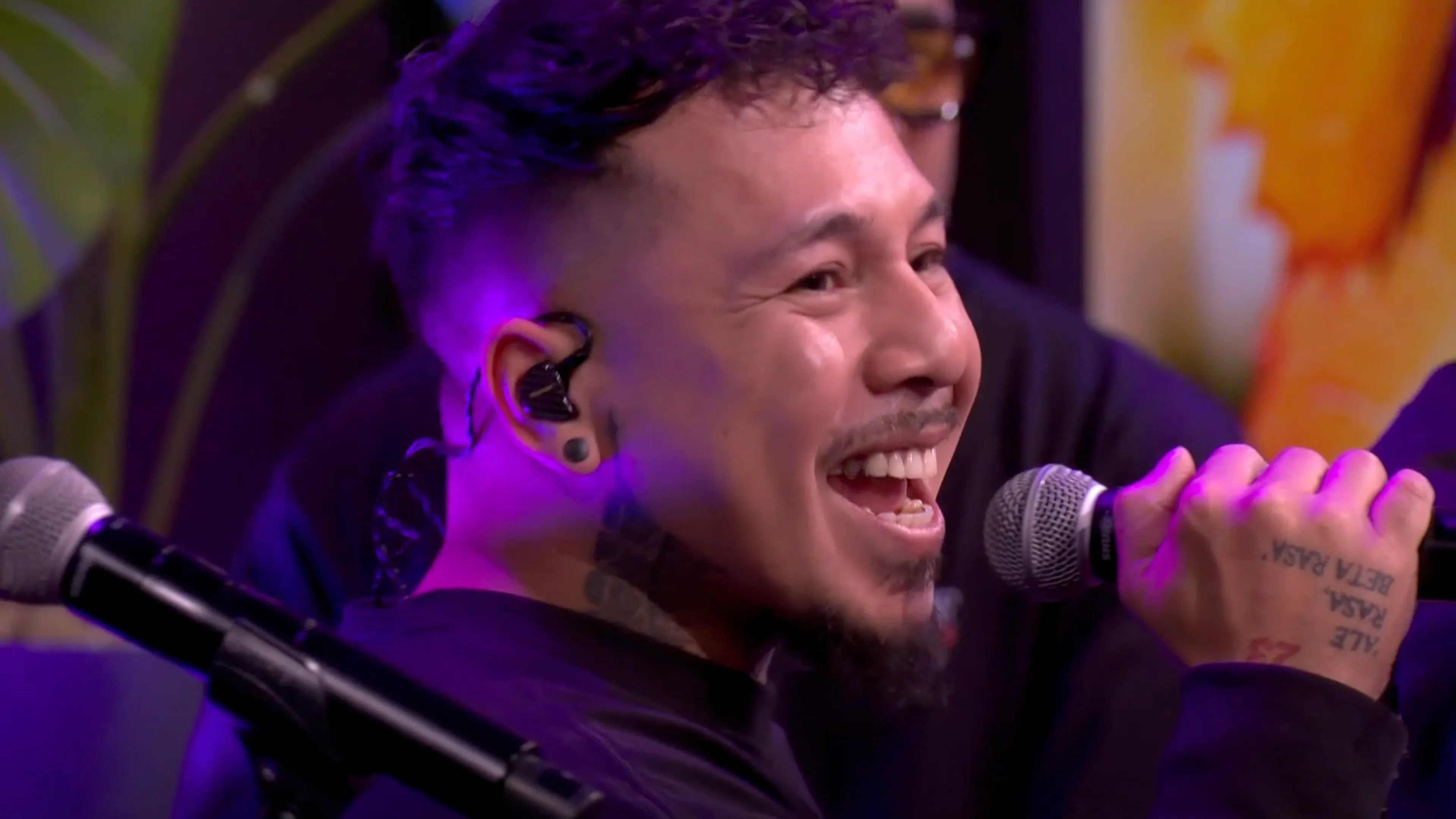 Bruno Mars-tributeband Treasure zorgt met 'On My Soul' voor swingende opening van De Oranjezondag!