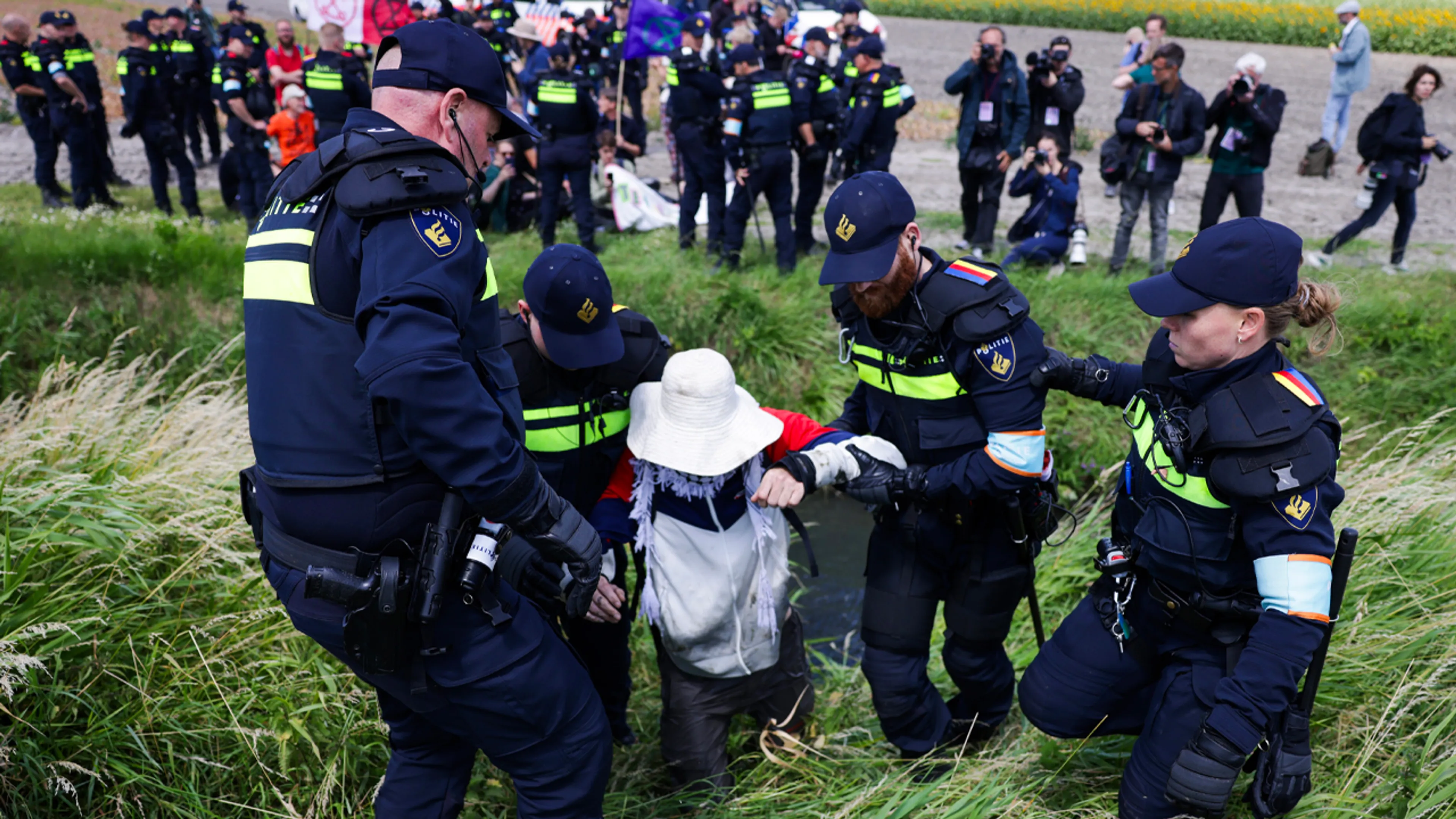 Politie dreigt journalisten te arresteren bij demonstratie Extinction Rebellion