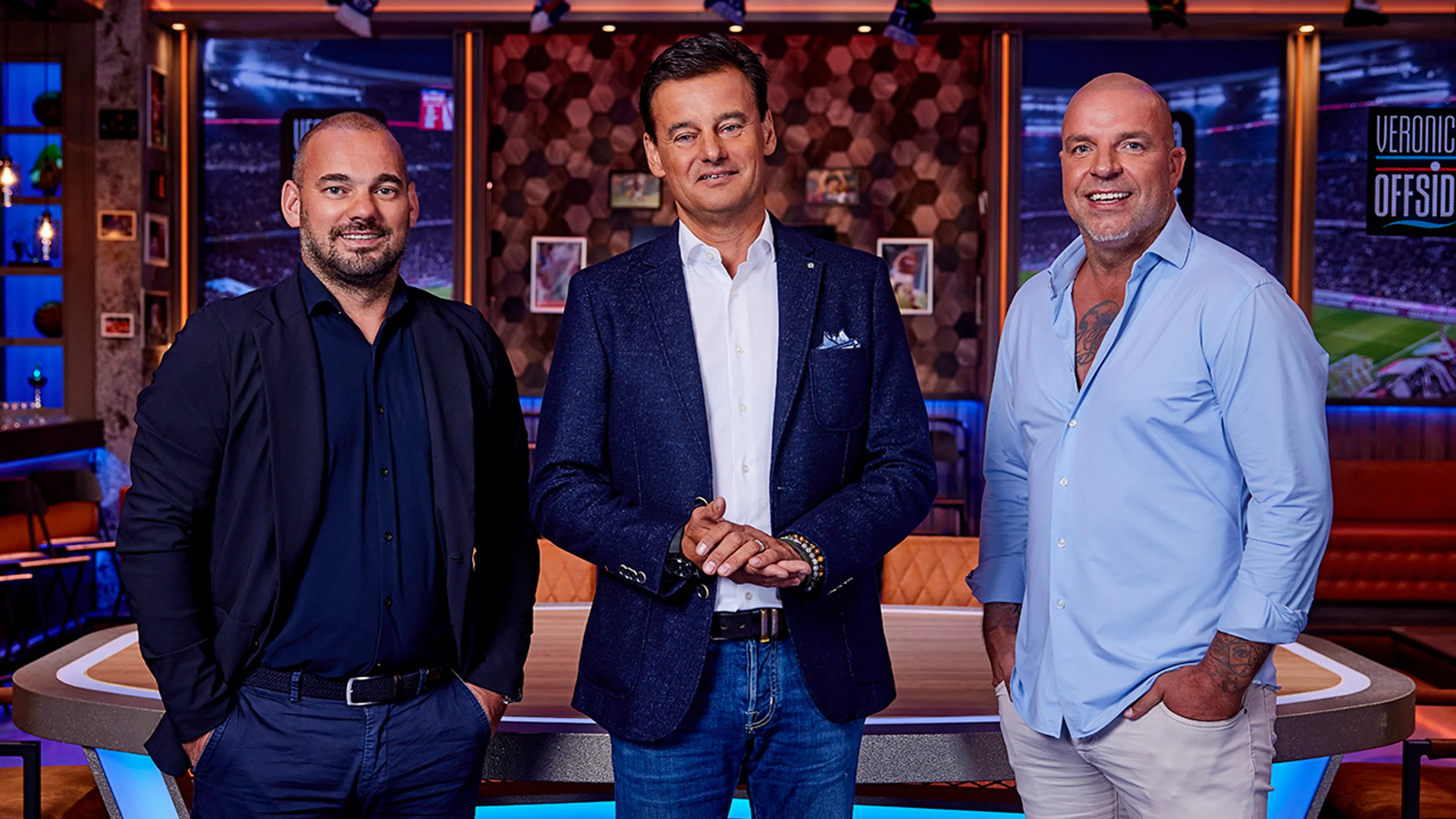 Andy van der Meijde, Wesley Sneijder en Erik Dijkstra maandag aan tafel bij Veronica Offside