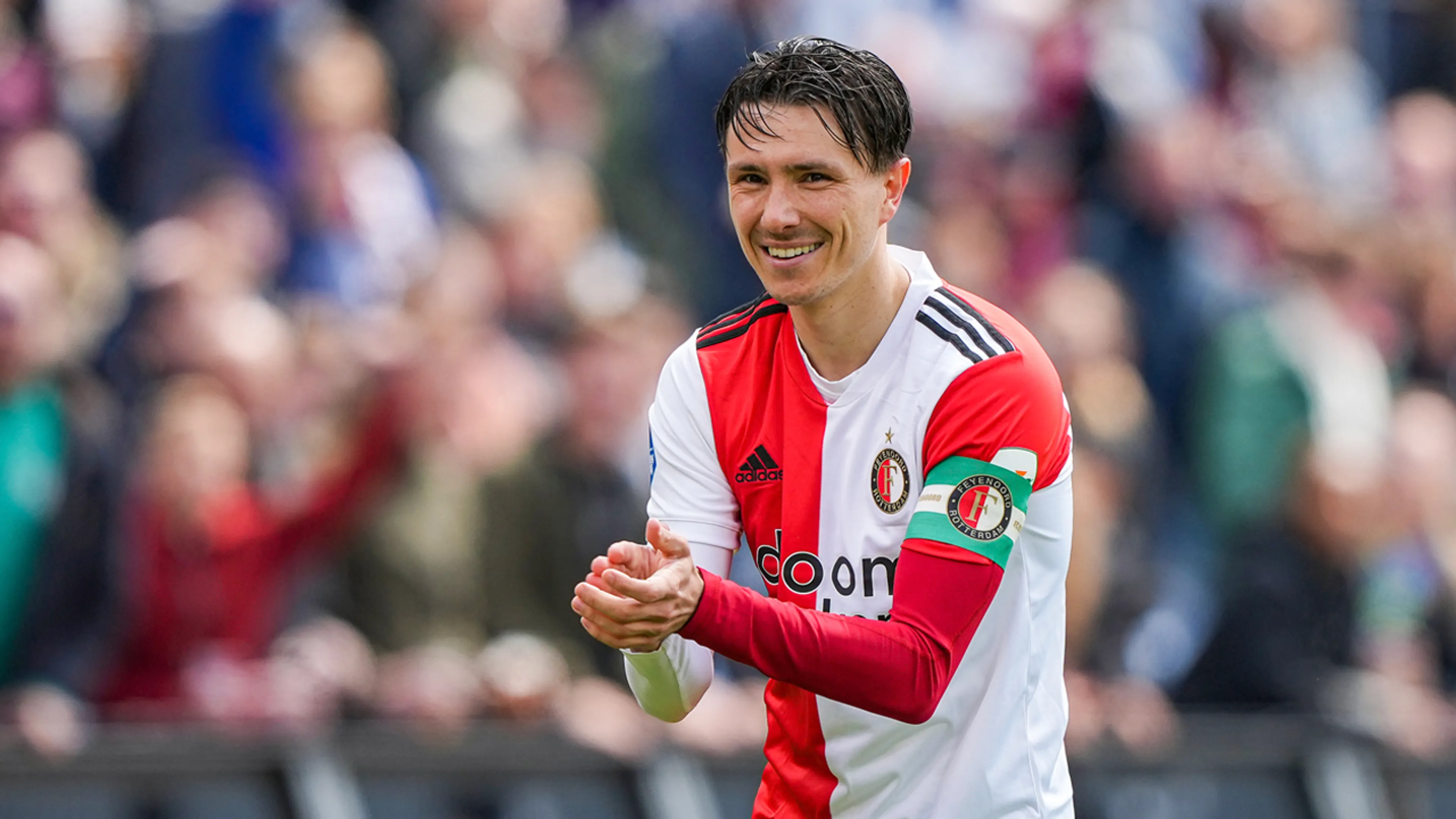 Ajax presenteert Berghuis: 'Welkom in je nieuwe thuis!'