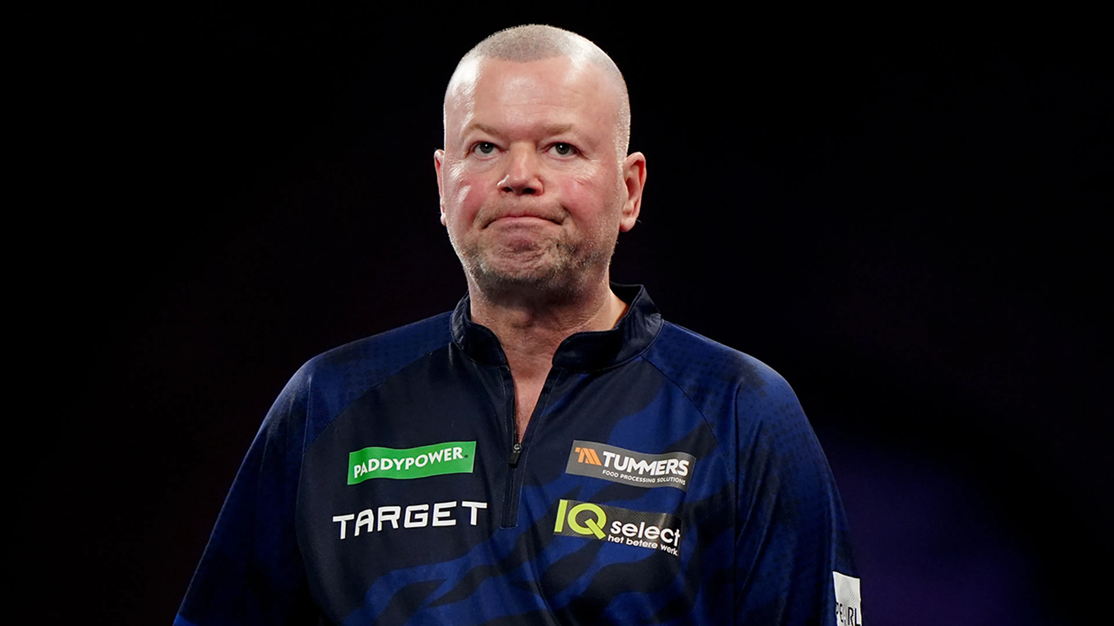Raymond van Barneveld schreeuwt om hulp na uitschakeling op WK Darts