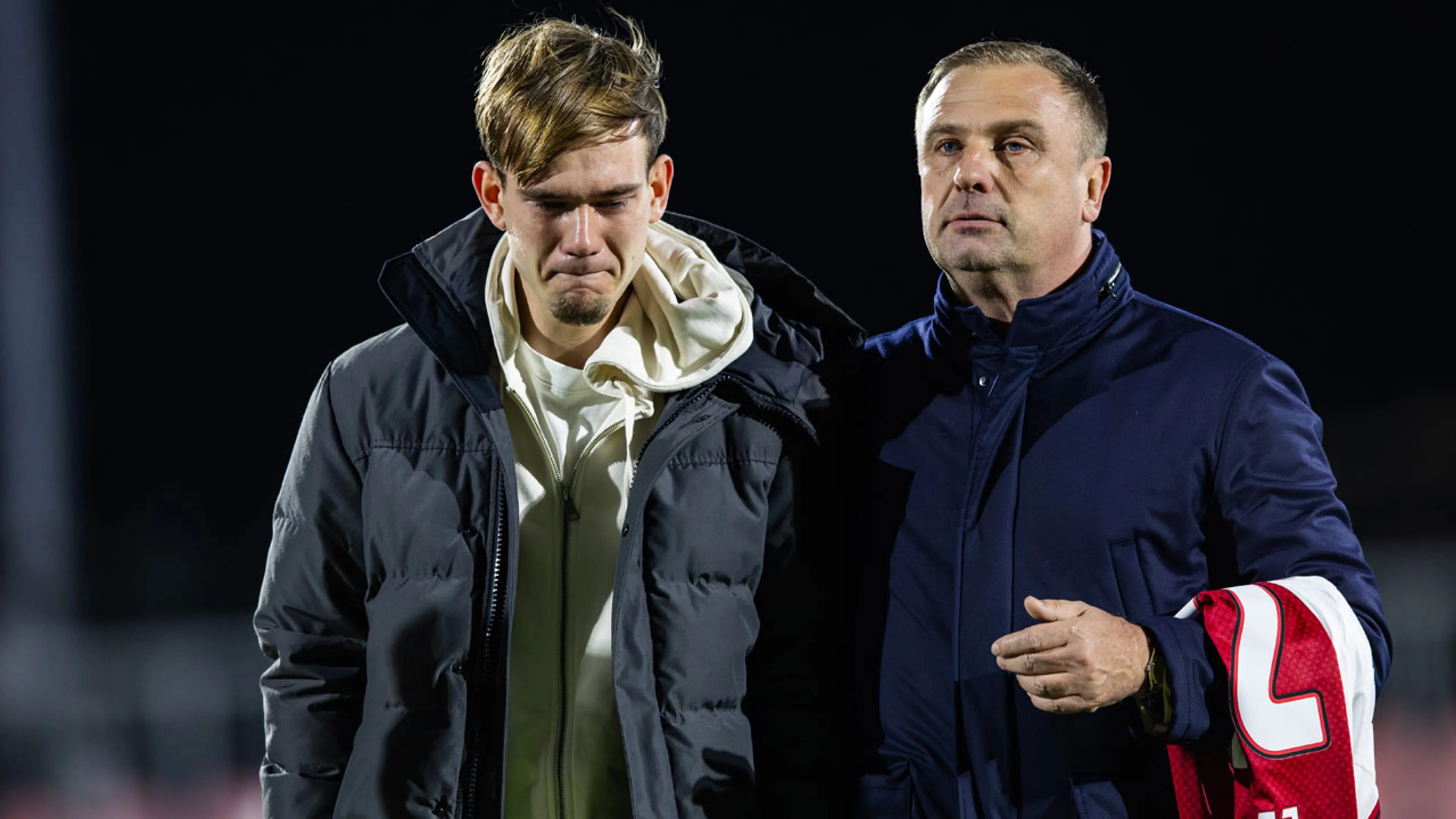 Jong Ajax staat stil bij dood van vriendin Mark Verkuijl