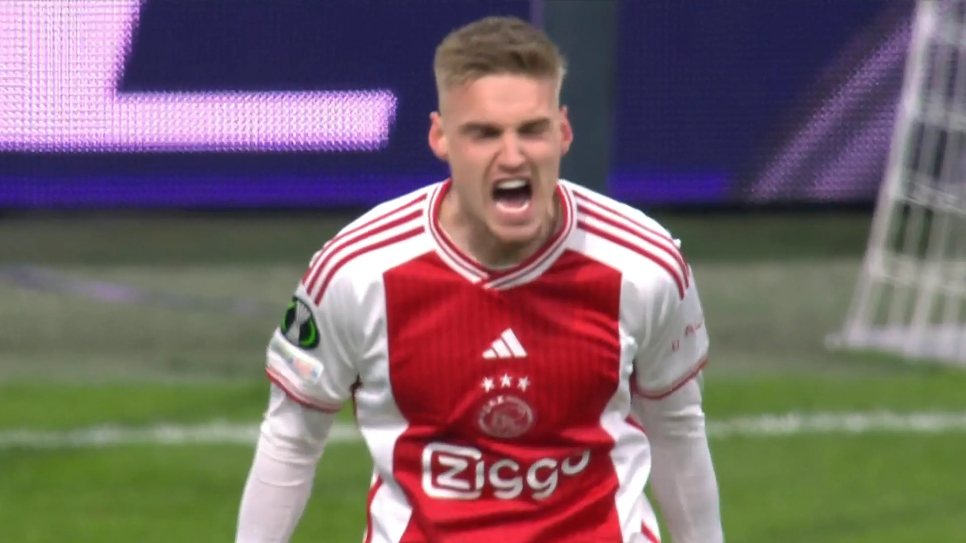 KANS: Taylor stuit op Martínez en verzuimt te scoren tegen Aston Villa