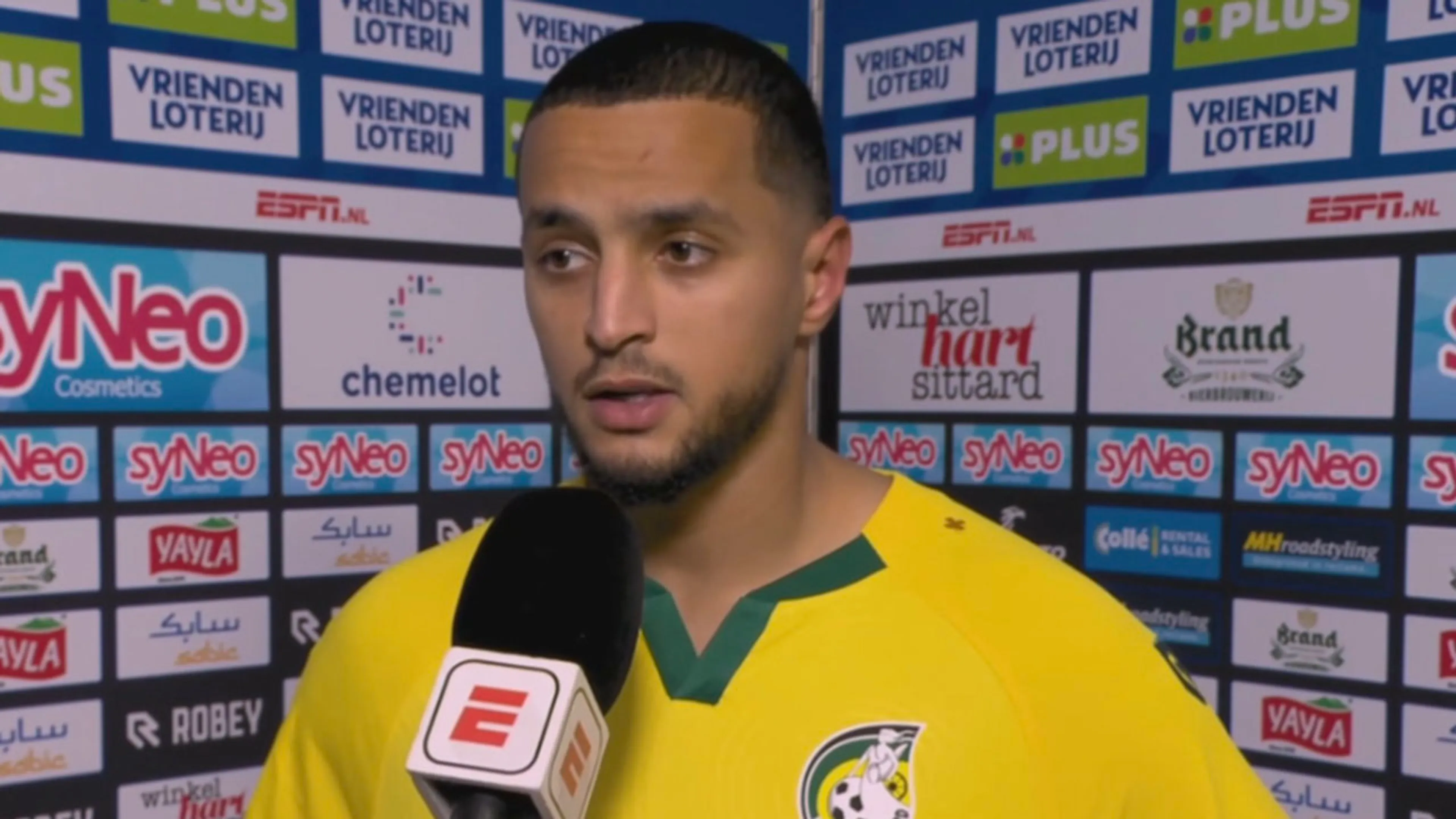 Video: Mohamed Ihattaren niet te spreken over ploeggenoten: 'Iedereen heeft zijn eigen bv'