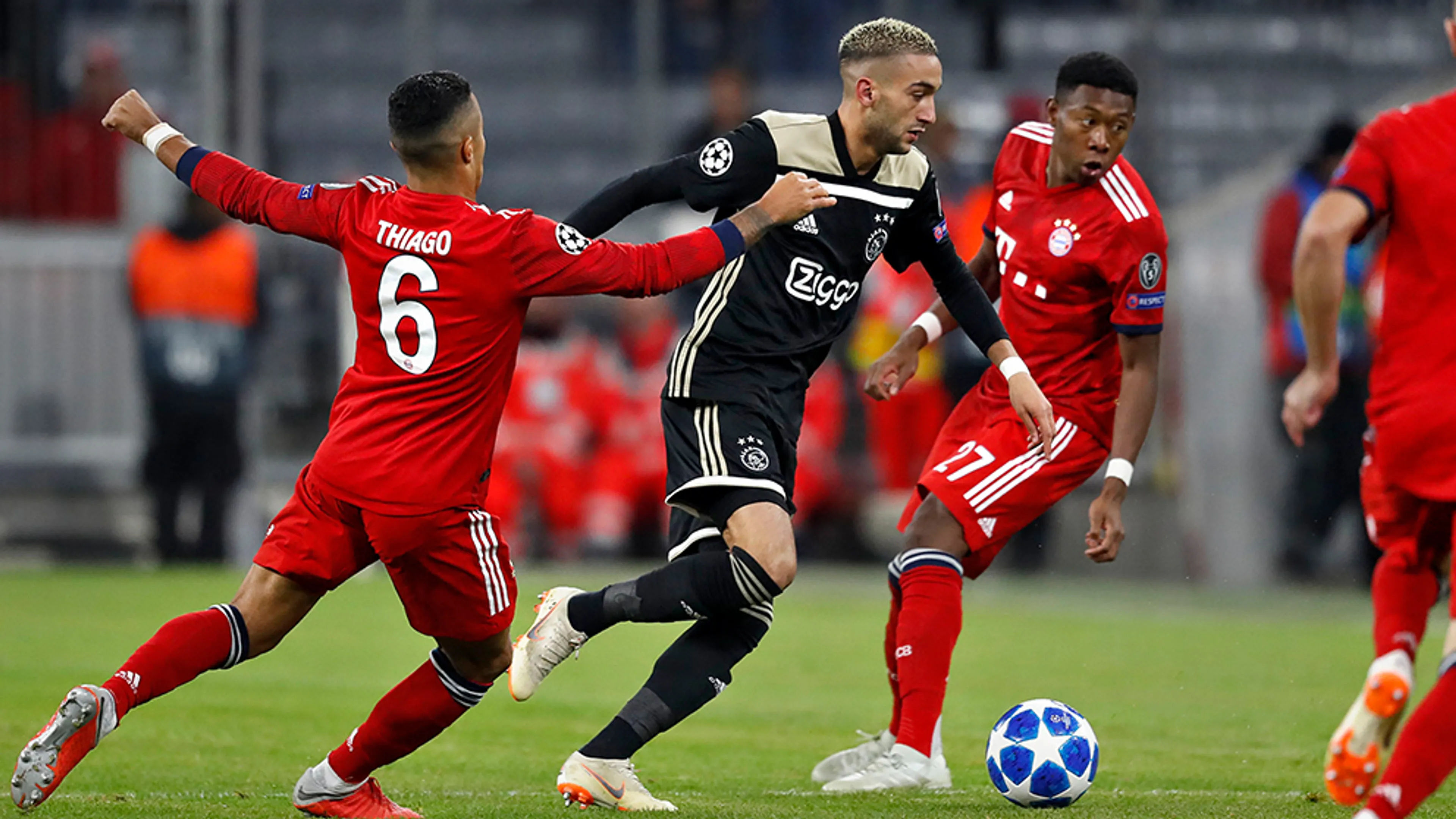 Twitter ontploft met lof voor Ziyech: 'Met afstand de beste Ajacied!'