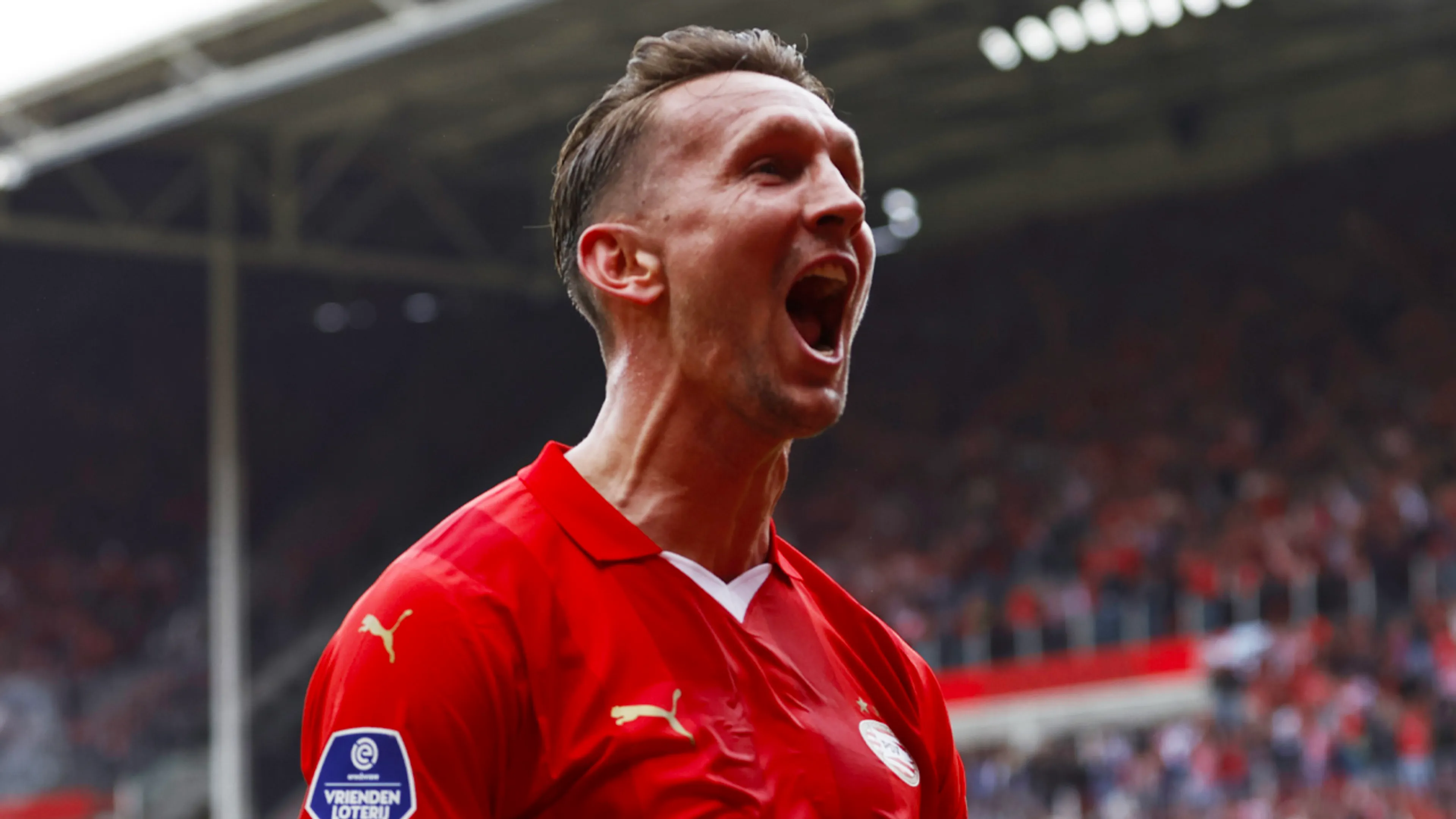 PSV eert clubicoon Luuk de Jong met speciaal eerbetoon
