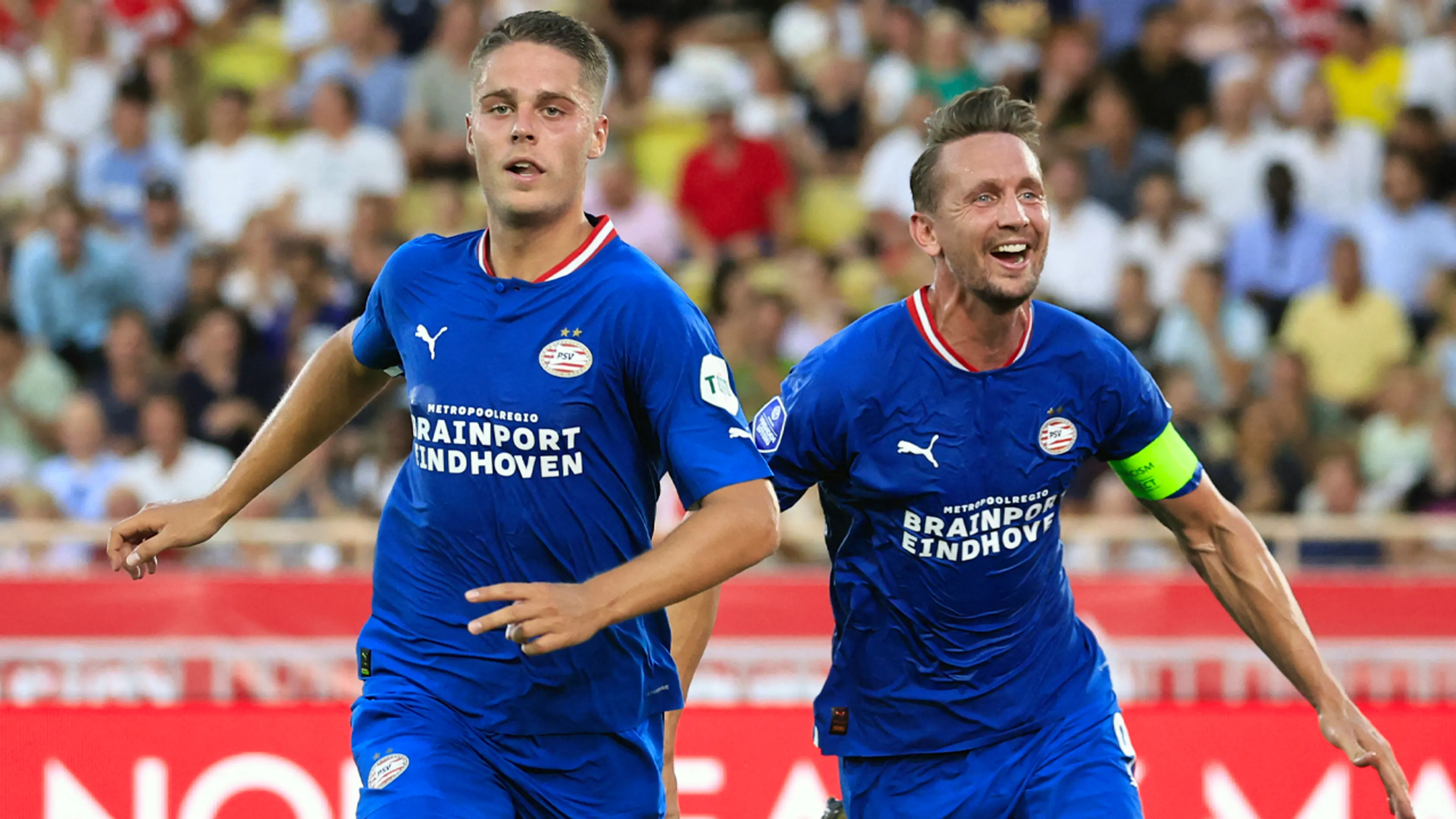 Ook PSV neemt maatregelen tegen 'bedelbordjes' in Phillips Stadion