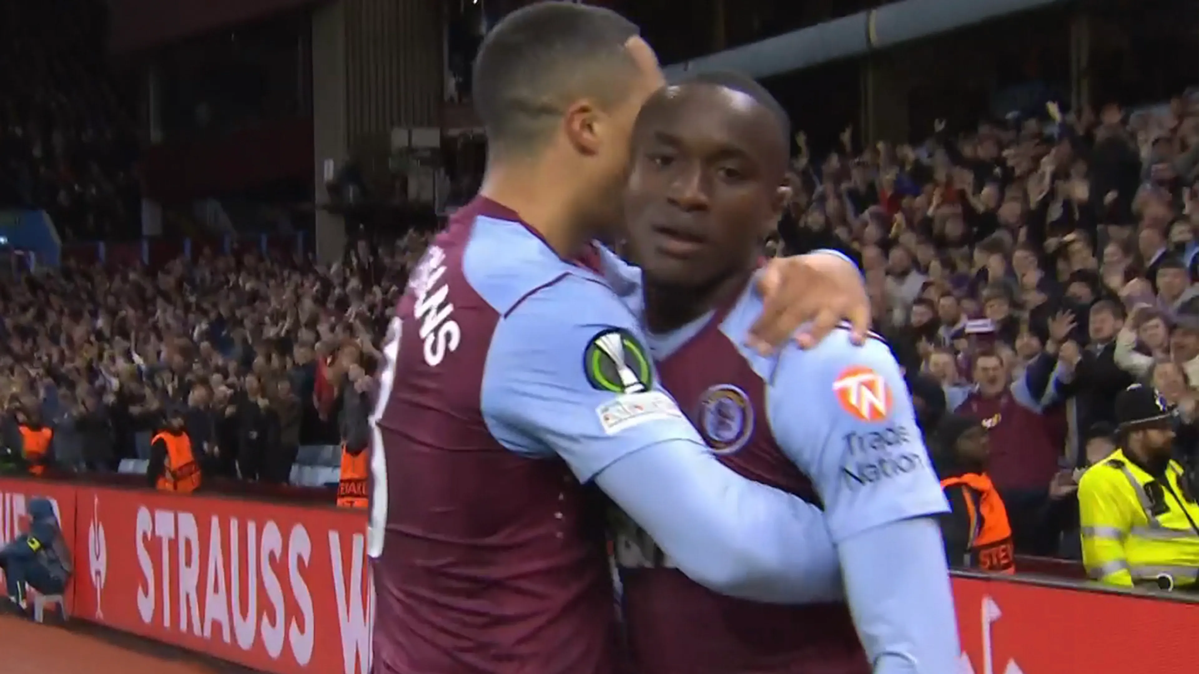 VIDEOGOAL: Aston Villa - Ajax 4-0 (Diaby)