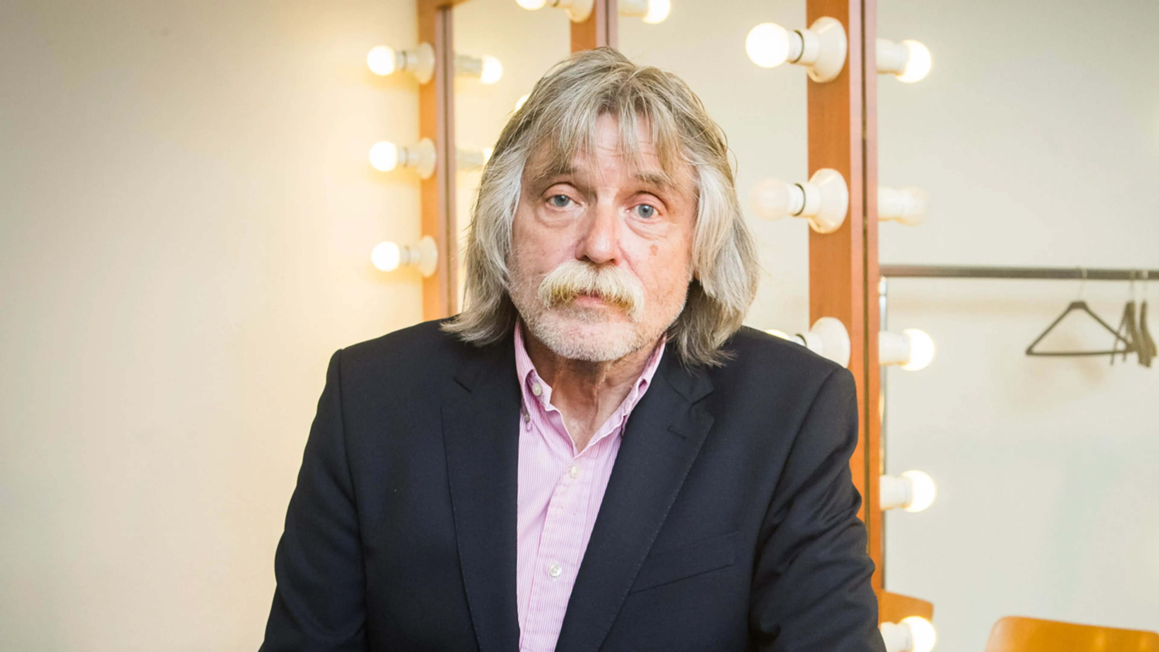 Johan Derksen adviseert selectiecommissie: ‘Dat meisje zou zo naar het Songfestival kunnen!’