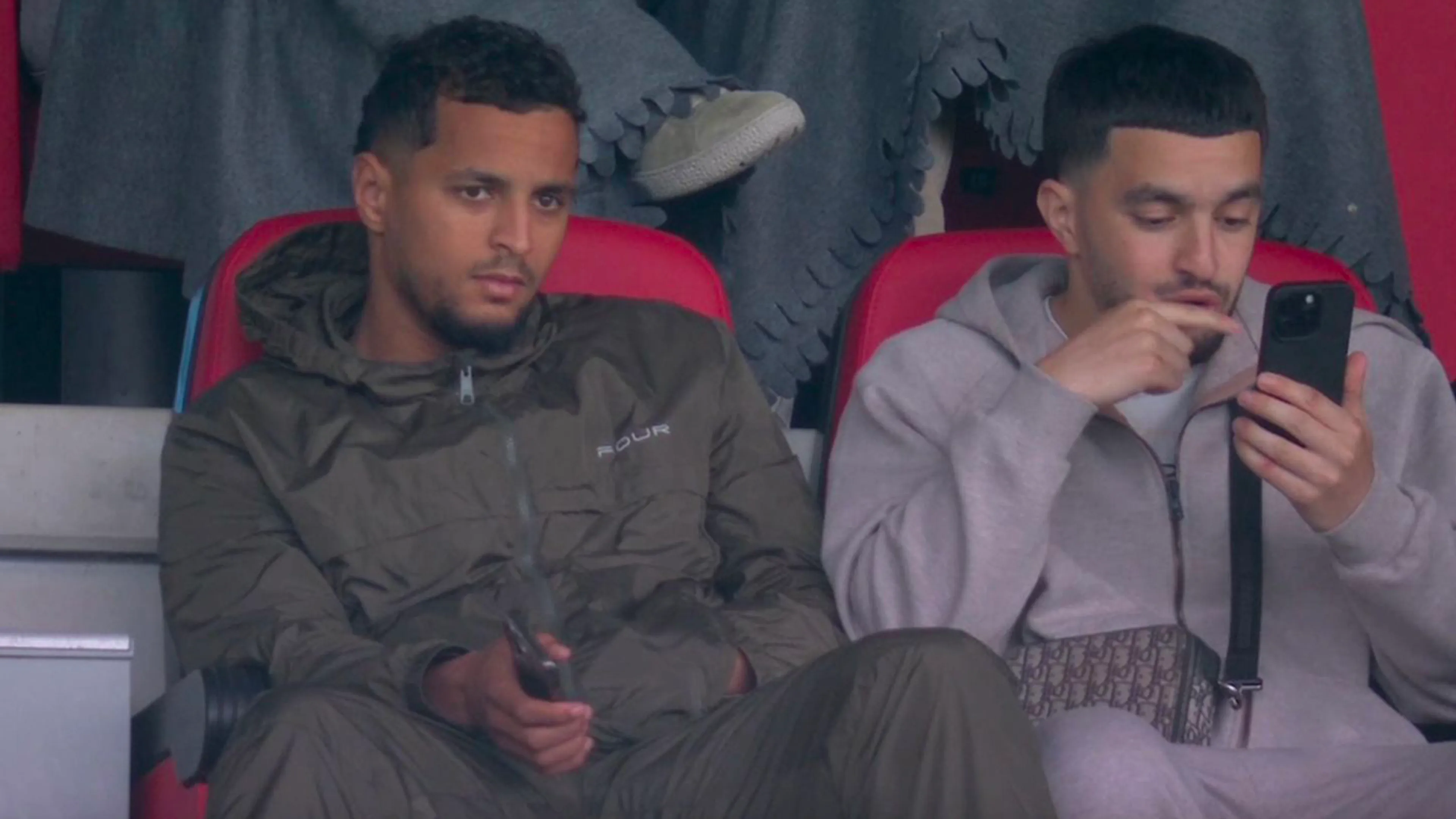 Mohamed Ihattaren gespot op tribune bij AZ - sc Heerenveen