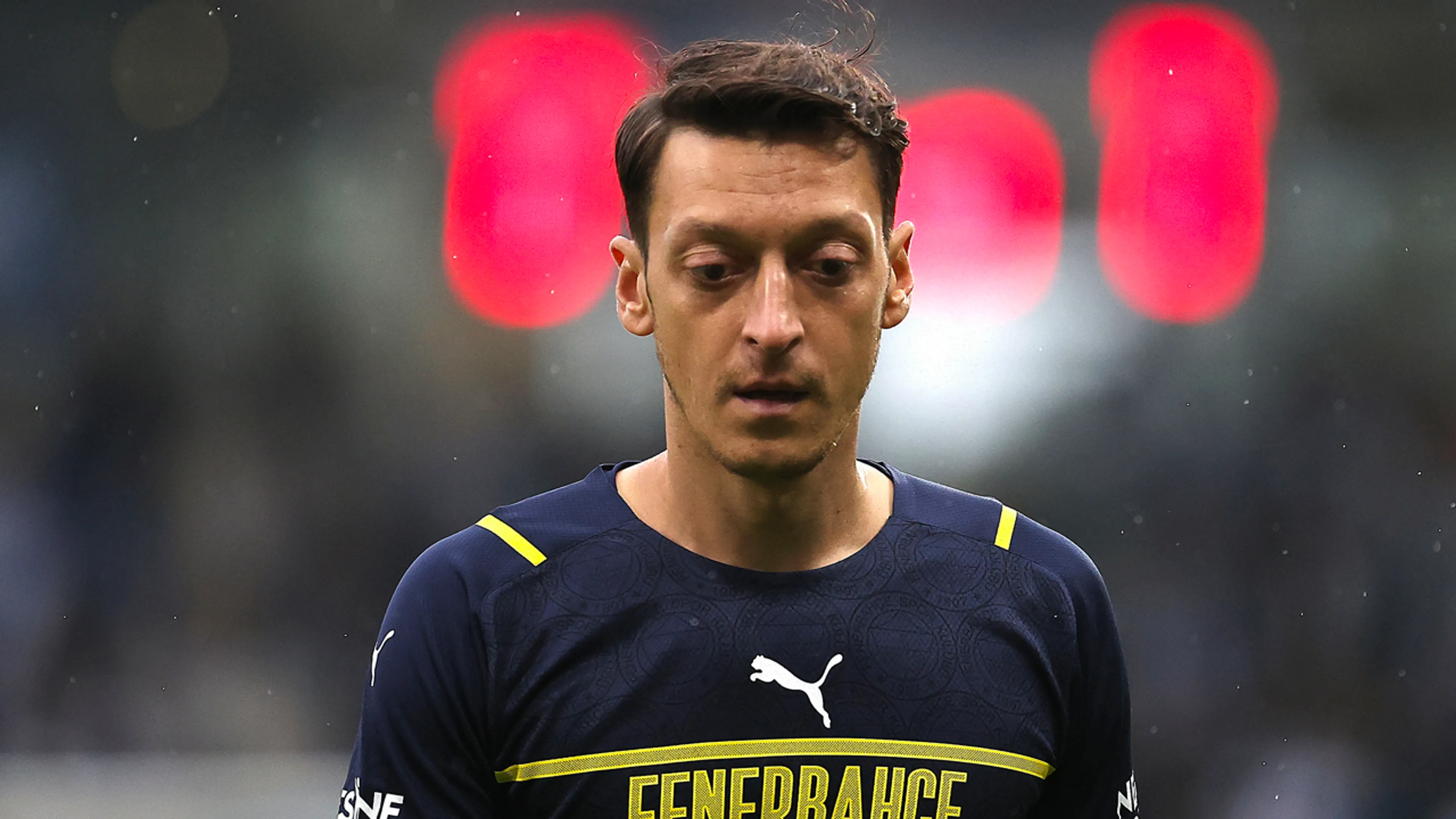Fenerbahçe zet Özil per direct uit de selectie