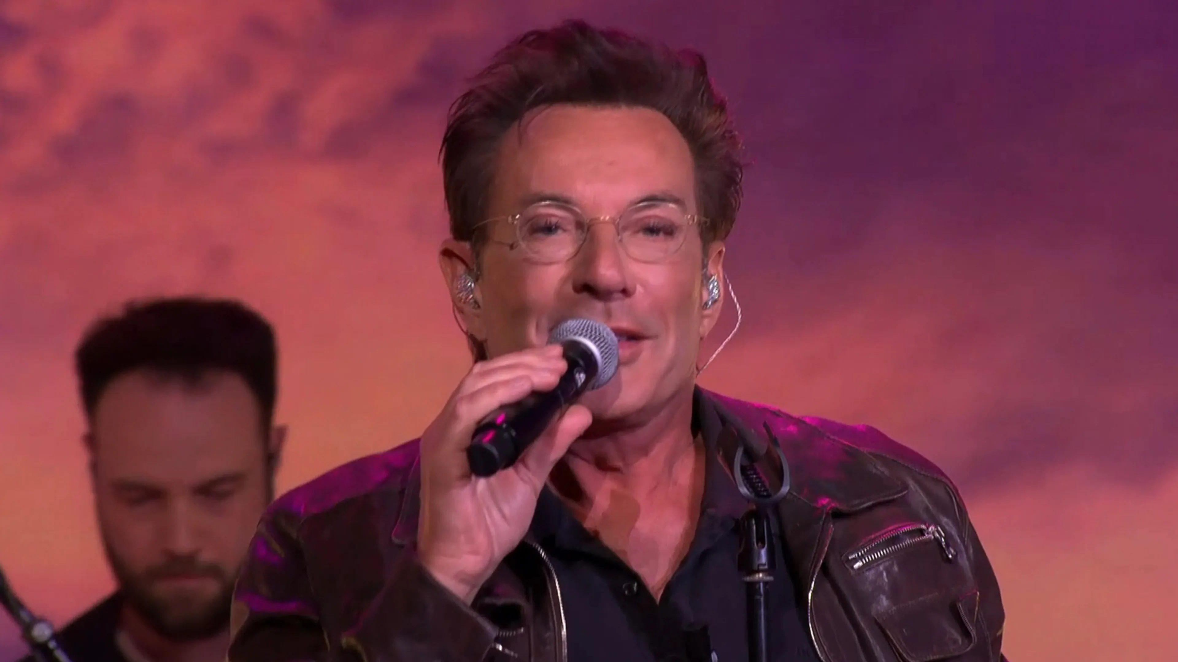 Gerard Joling zet Vandaag Inside-studio op stelten met zijn nieuwe single 'Niet Voor 1 Keer'