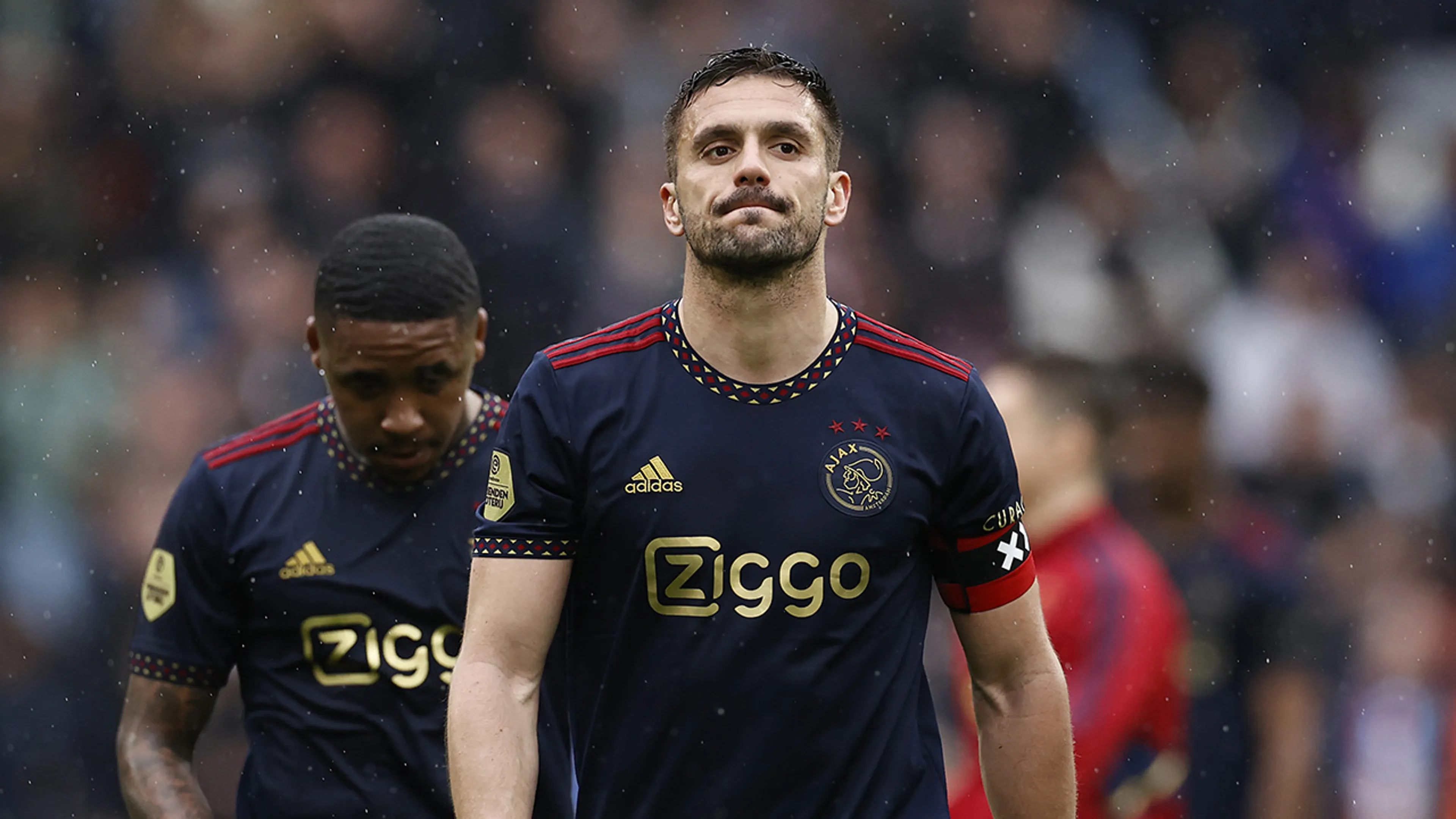 'Tadic traint opnieuw niet: onenigheid tussen aanvoerder en Ajax over aankoopbeleid'
