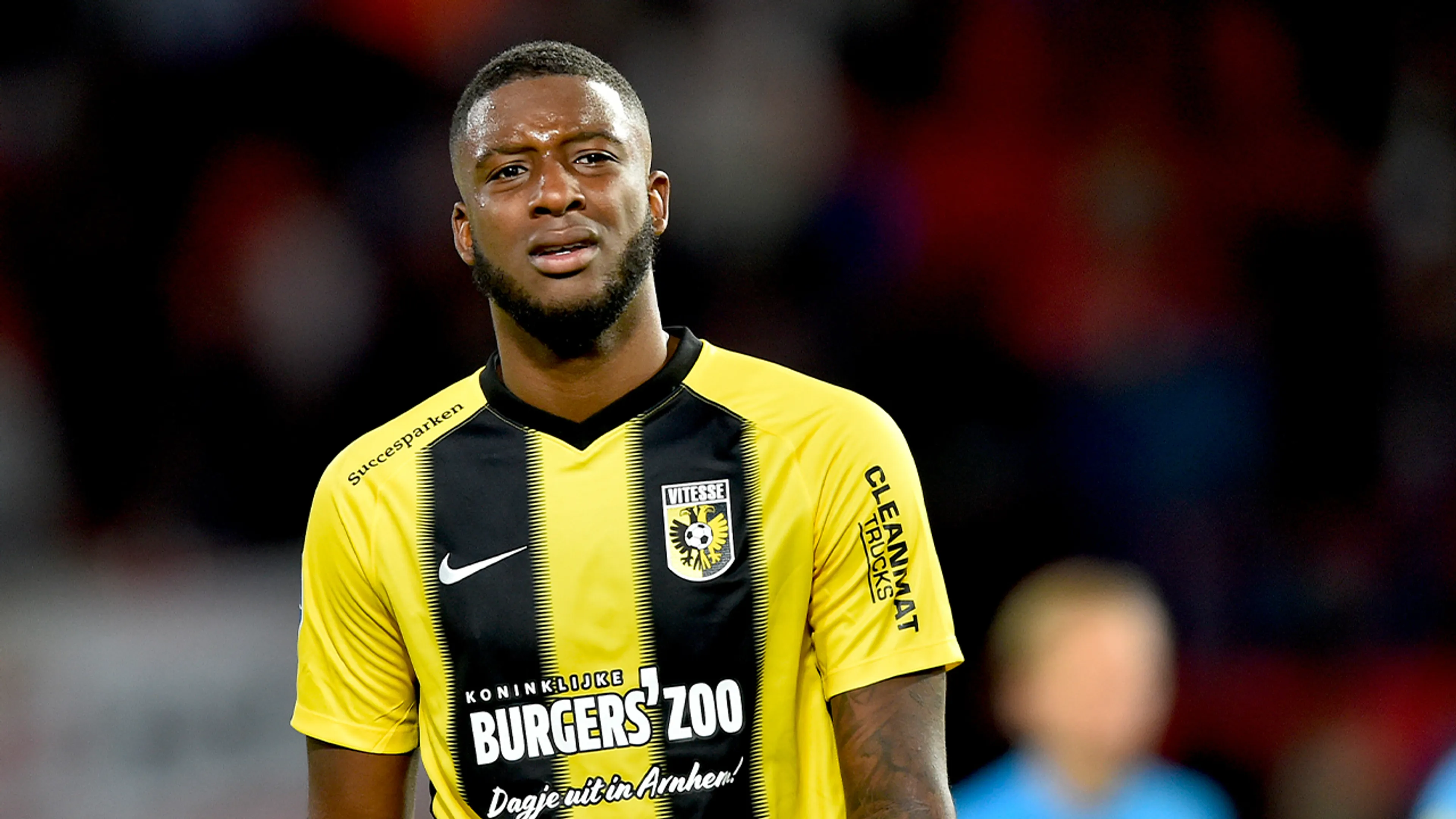 Bazoer van trainingsveld gestuurd na ruzie: 'Ik pak jou nog wel'