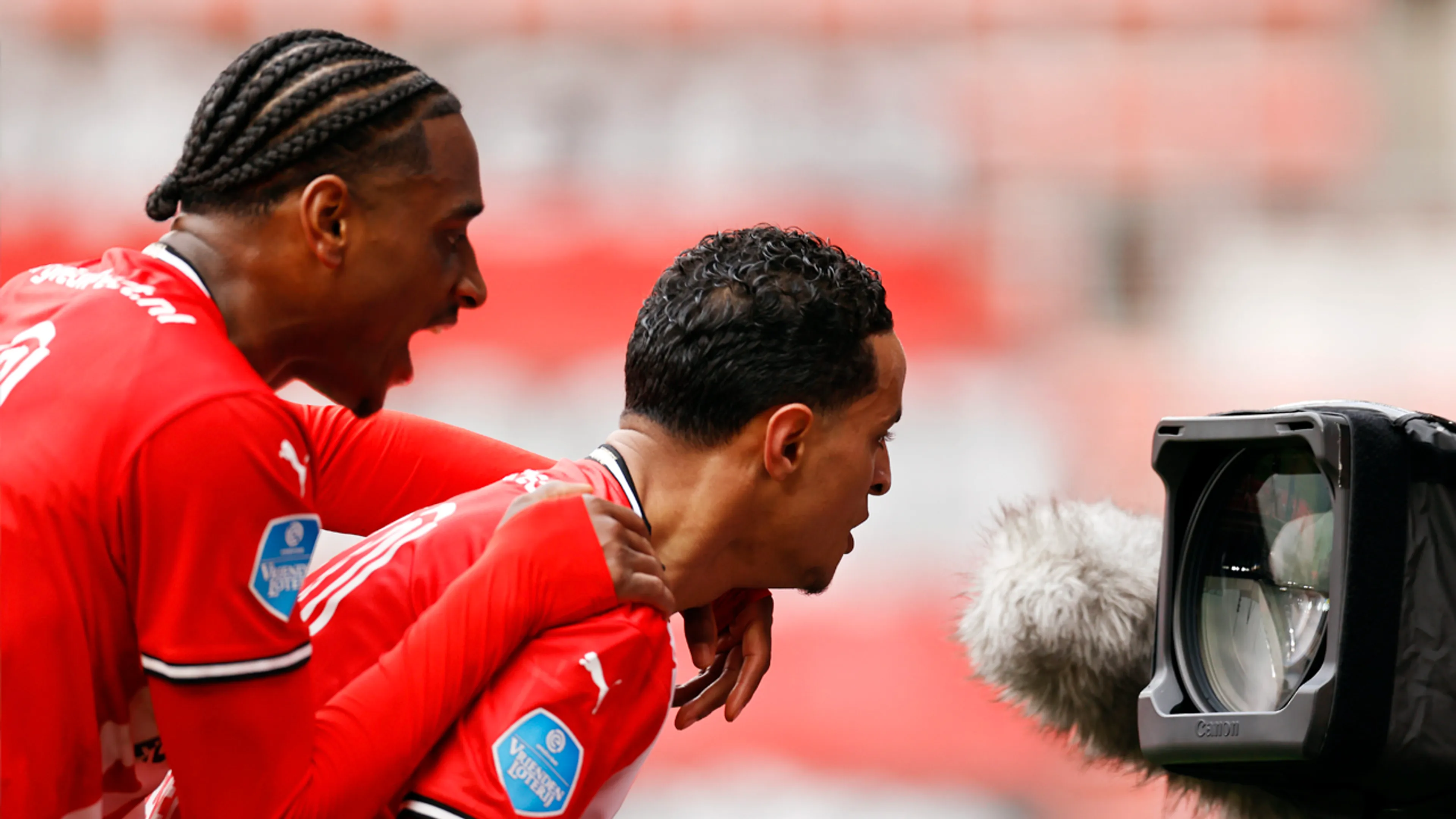 Afellay over juichen van Ihattaren: 'Hij maakt zichzelf kapot'