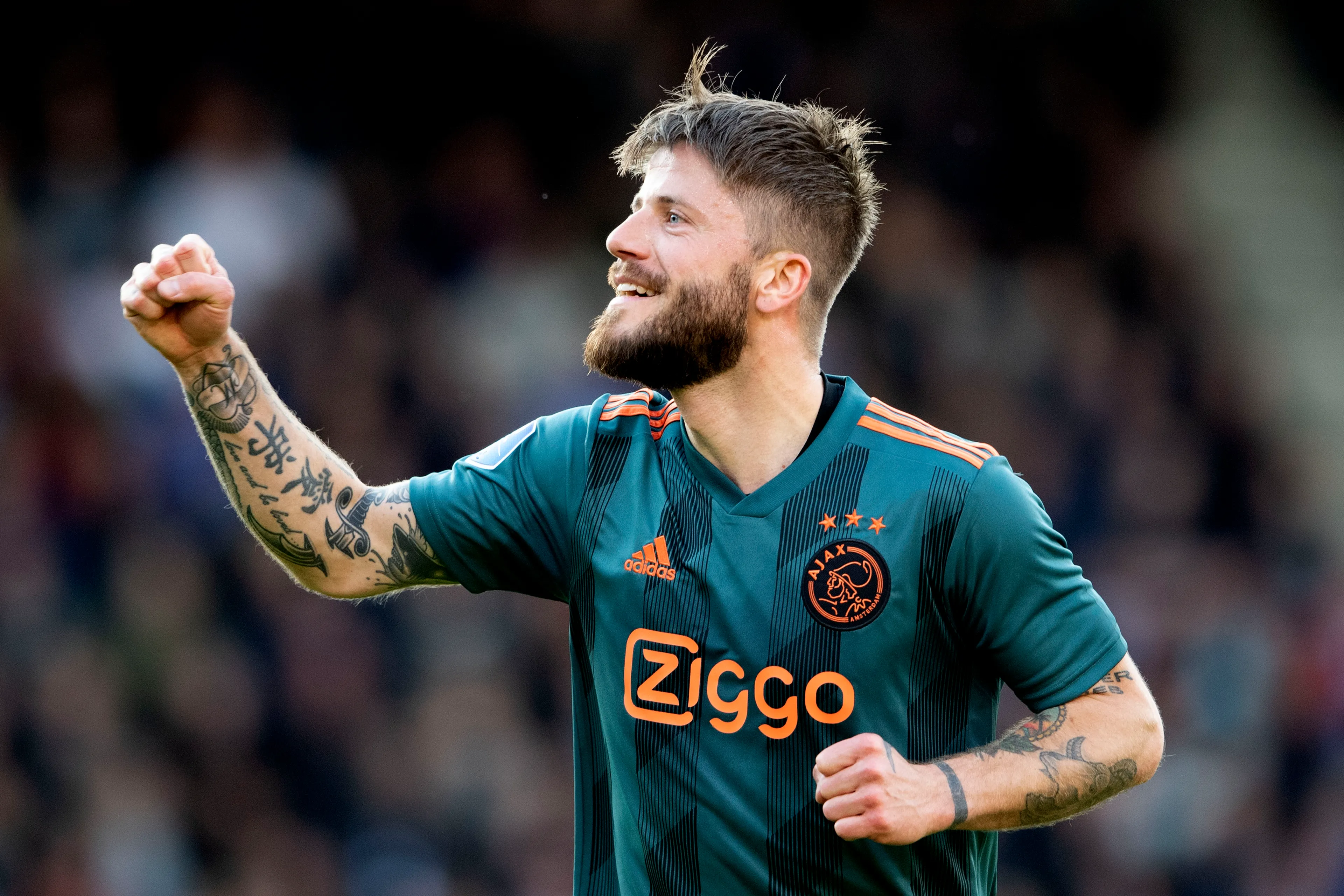 Ajax-supporters zien Schöne graag thuiskomen