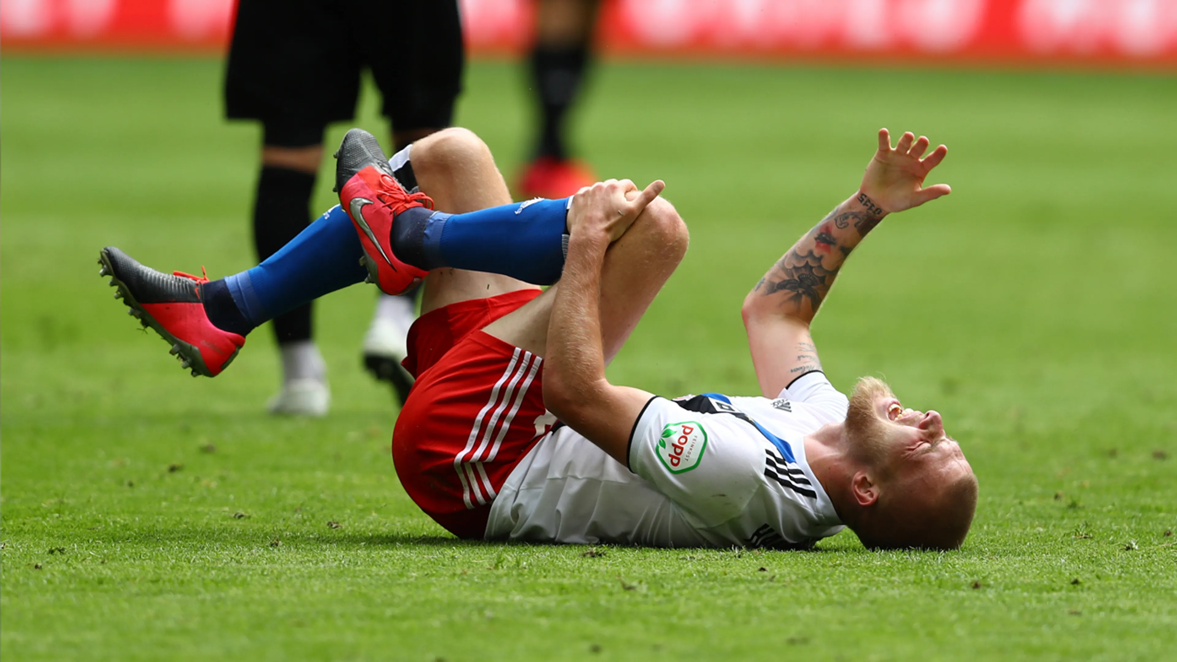 Drama voor Van Drongelen: zware knieblessure, eigen goal en gemiste promotie