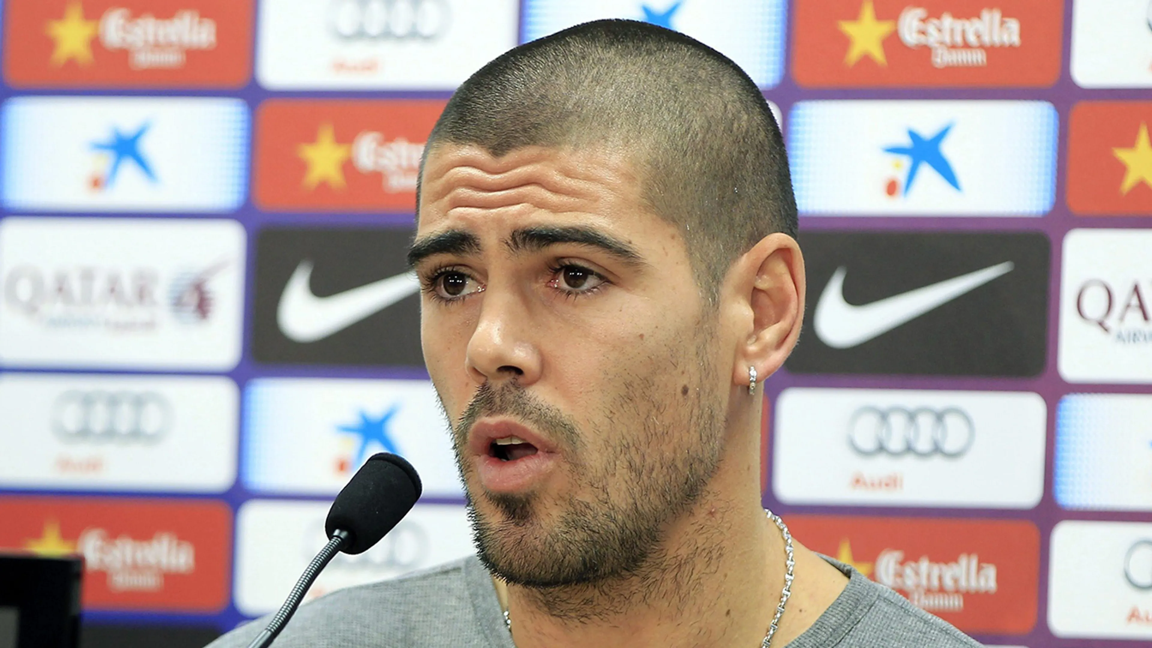Kluivert stuurt Valdés weg bij Barcelona