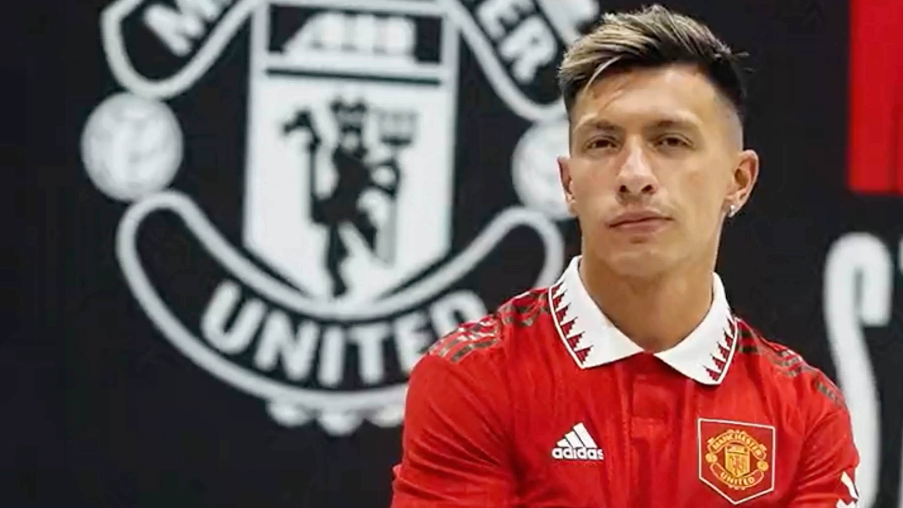 Manchester United presenteert aanwinst Lisandro Martinez