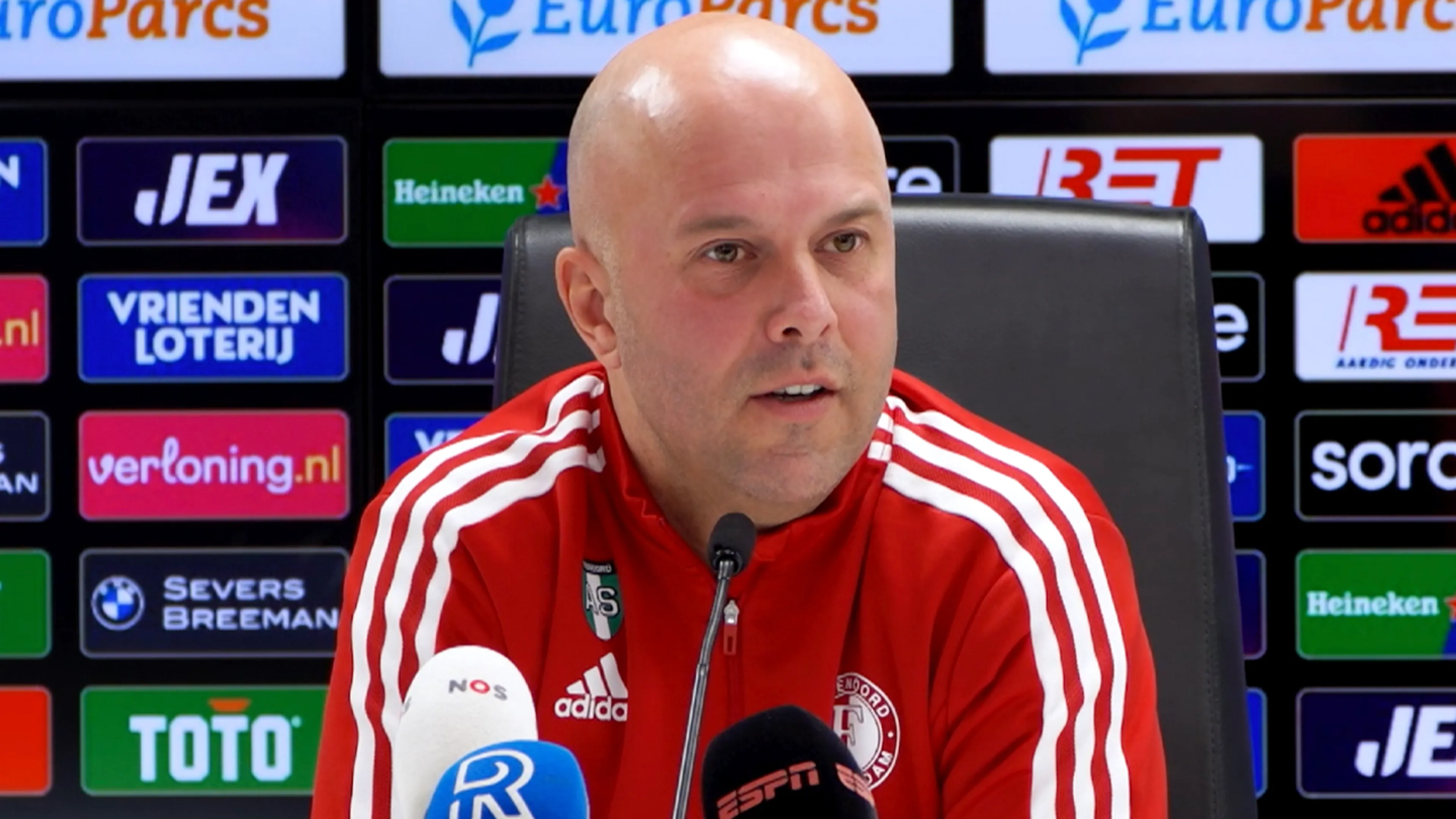 Arne Slot wijst aanvoerder van Feyenoord voor duel met AZ aan