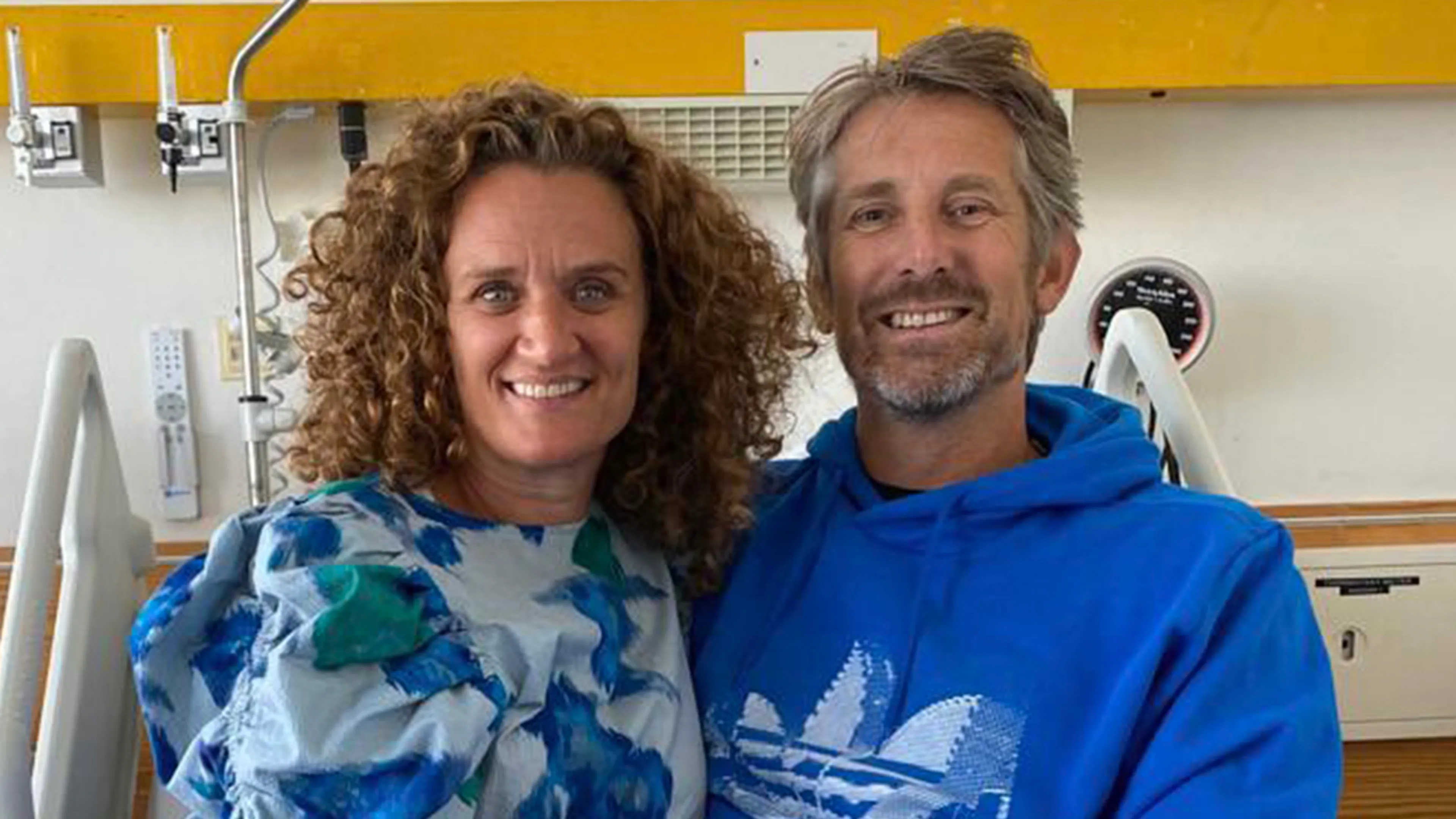 Edwin van der Sar plaatst foto met positieve boodschap vanuit ziekenhuis