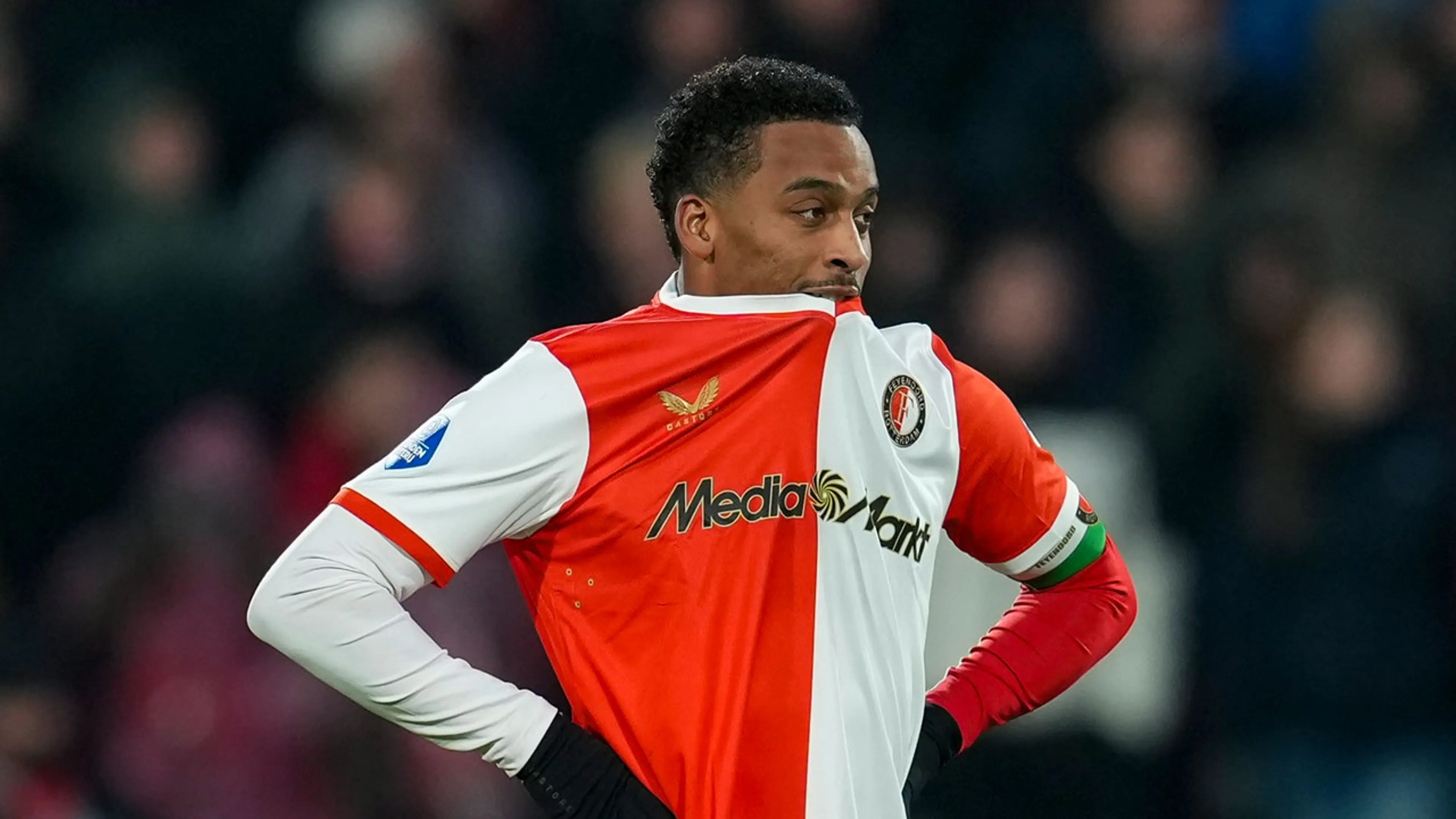 Feyenoord gaat hard onderuit tegen NEC en ziet PSV verder uitlopen