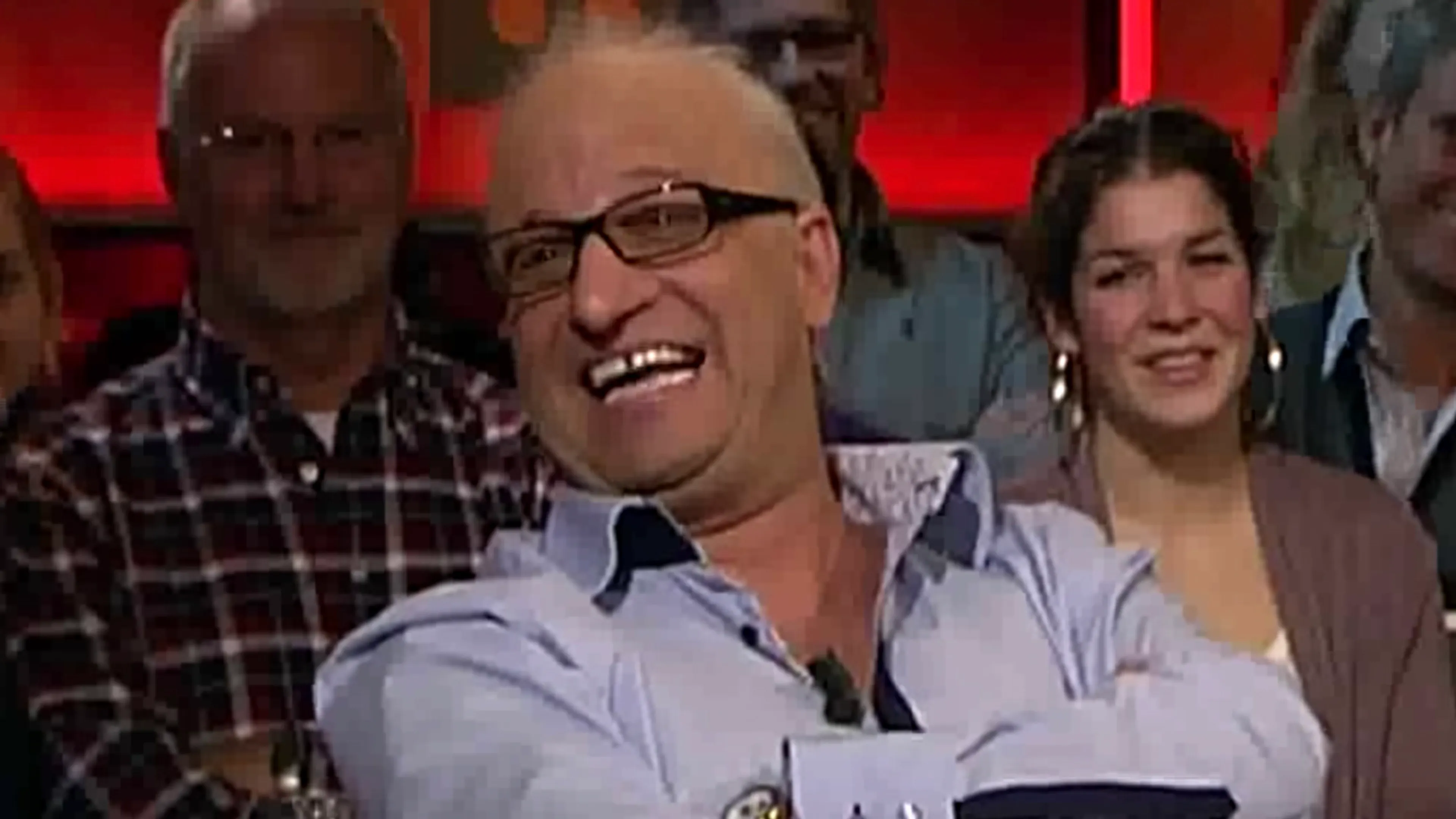 Classic: De vandaag jarige Carlo Boszhard imiteert René van der Gijp bij DWDD