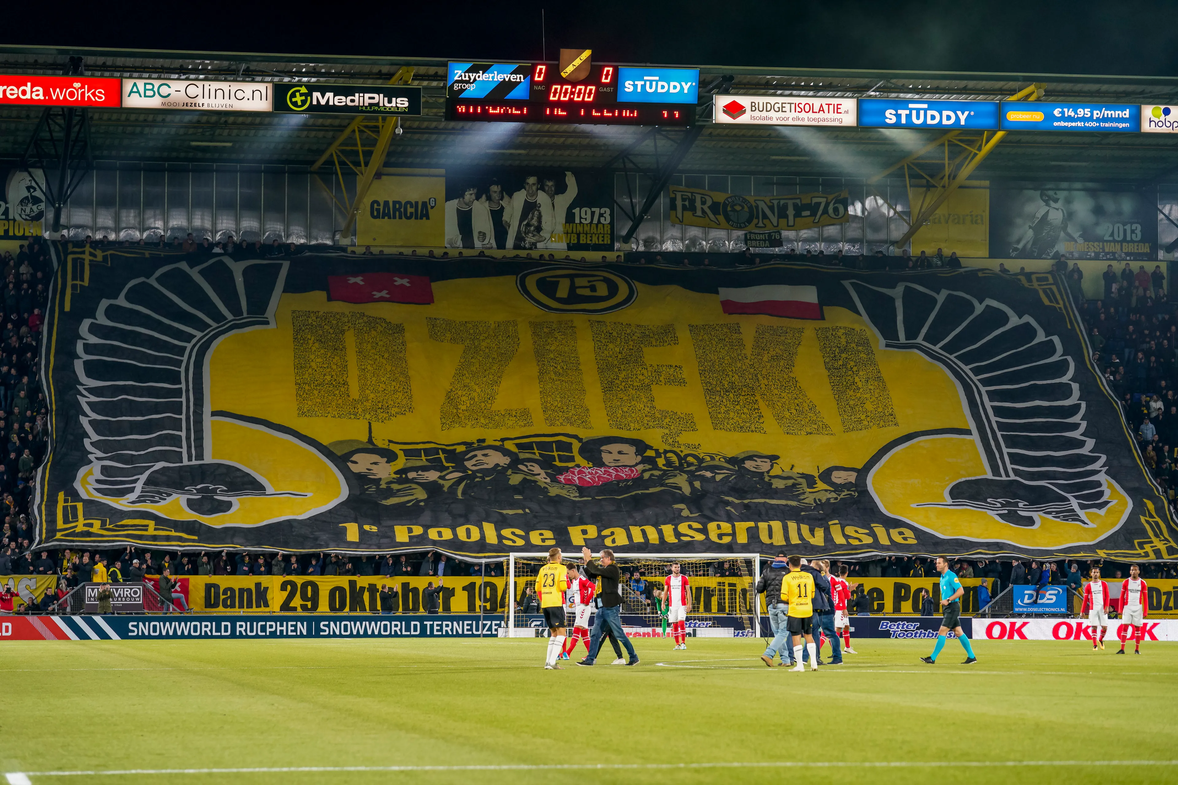 Prachtig eerbetoon van NAC-supporters aan de Poolse bevrijders