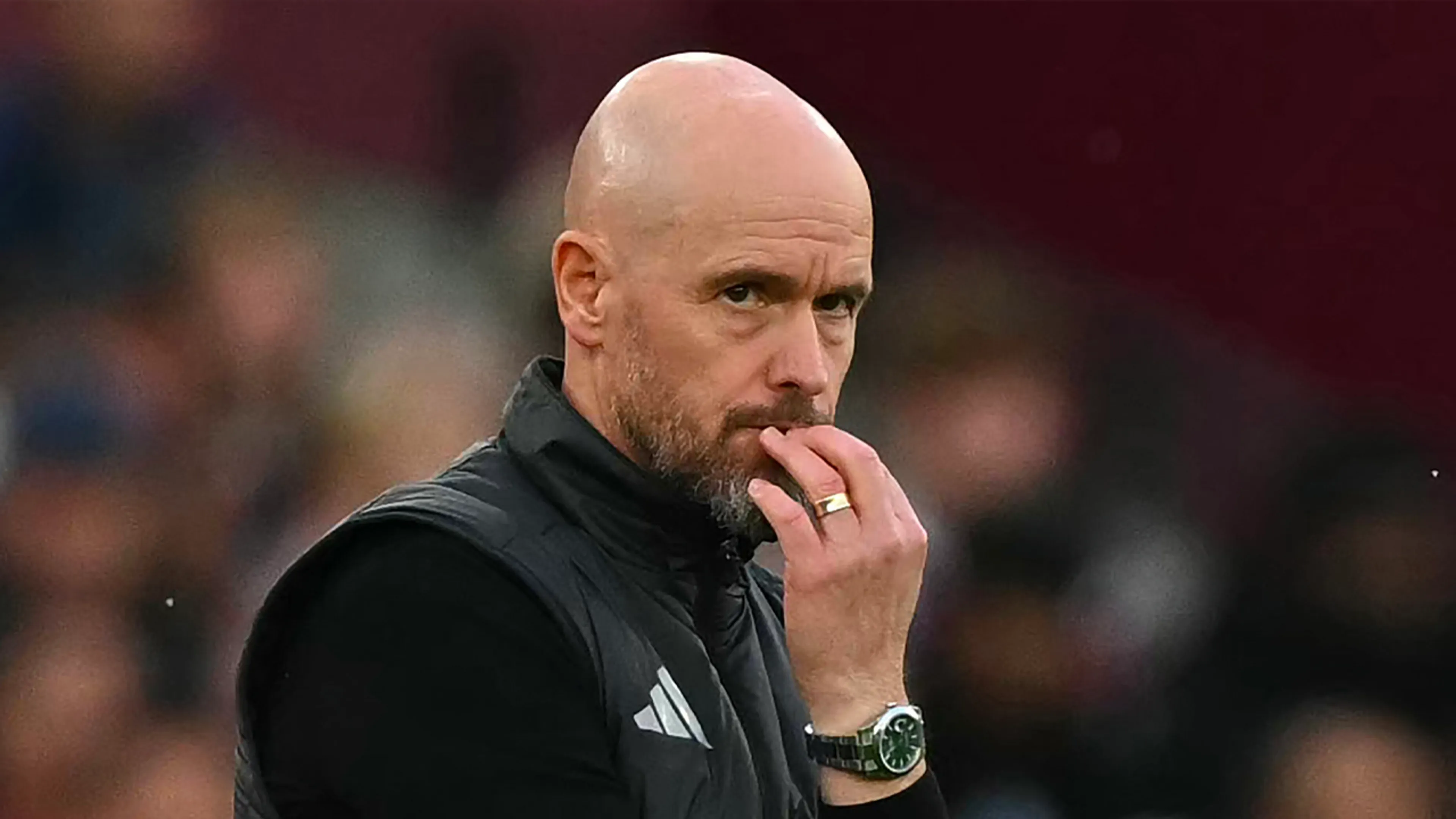 'Slecht presterende grootmacht onderzoekt beschikbaarheid van Erik ten Hag'