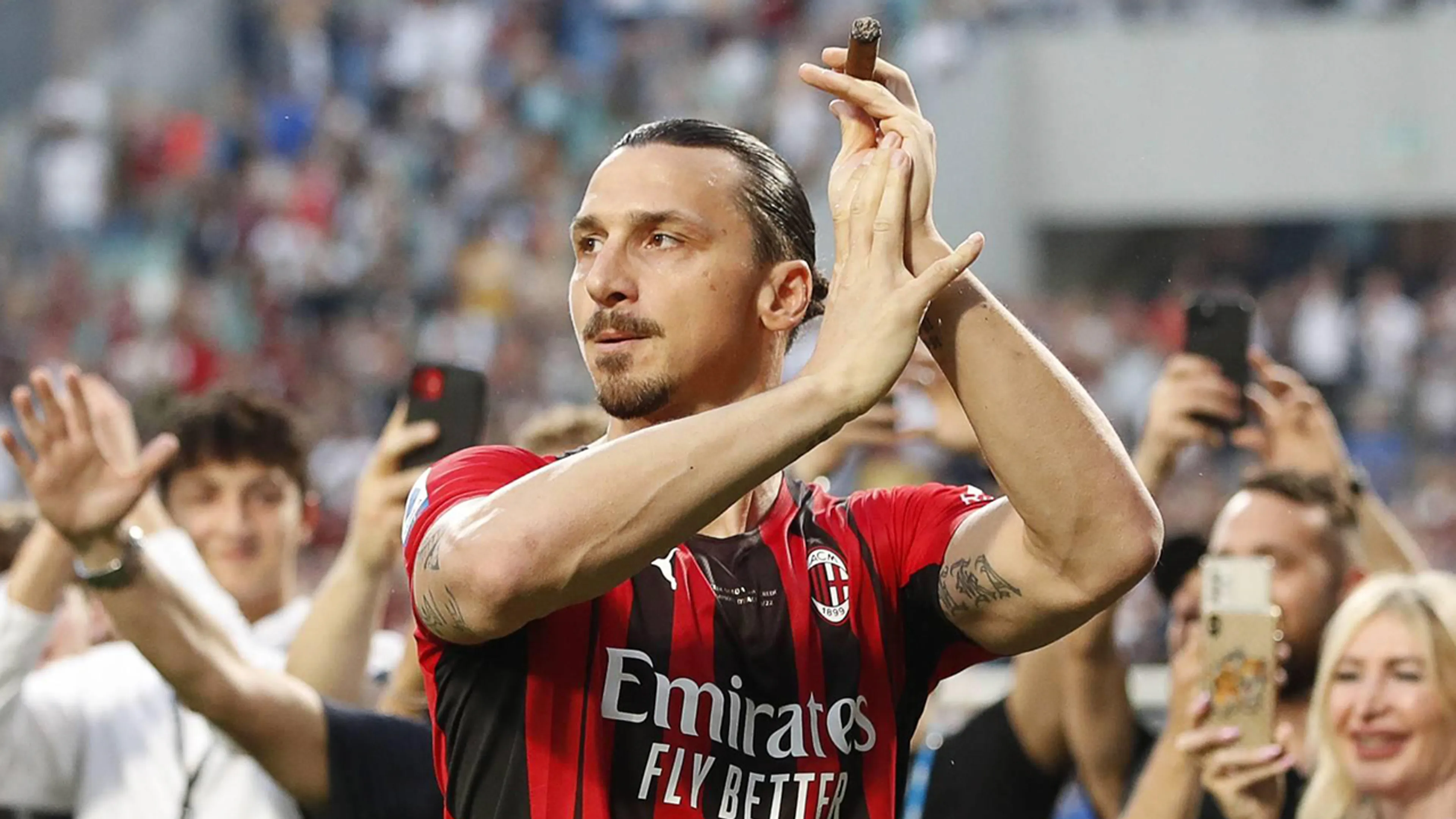 Ibrahimovic (40) verlengt ondanks blessure contract bij AC Milan