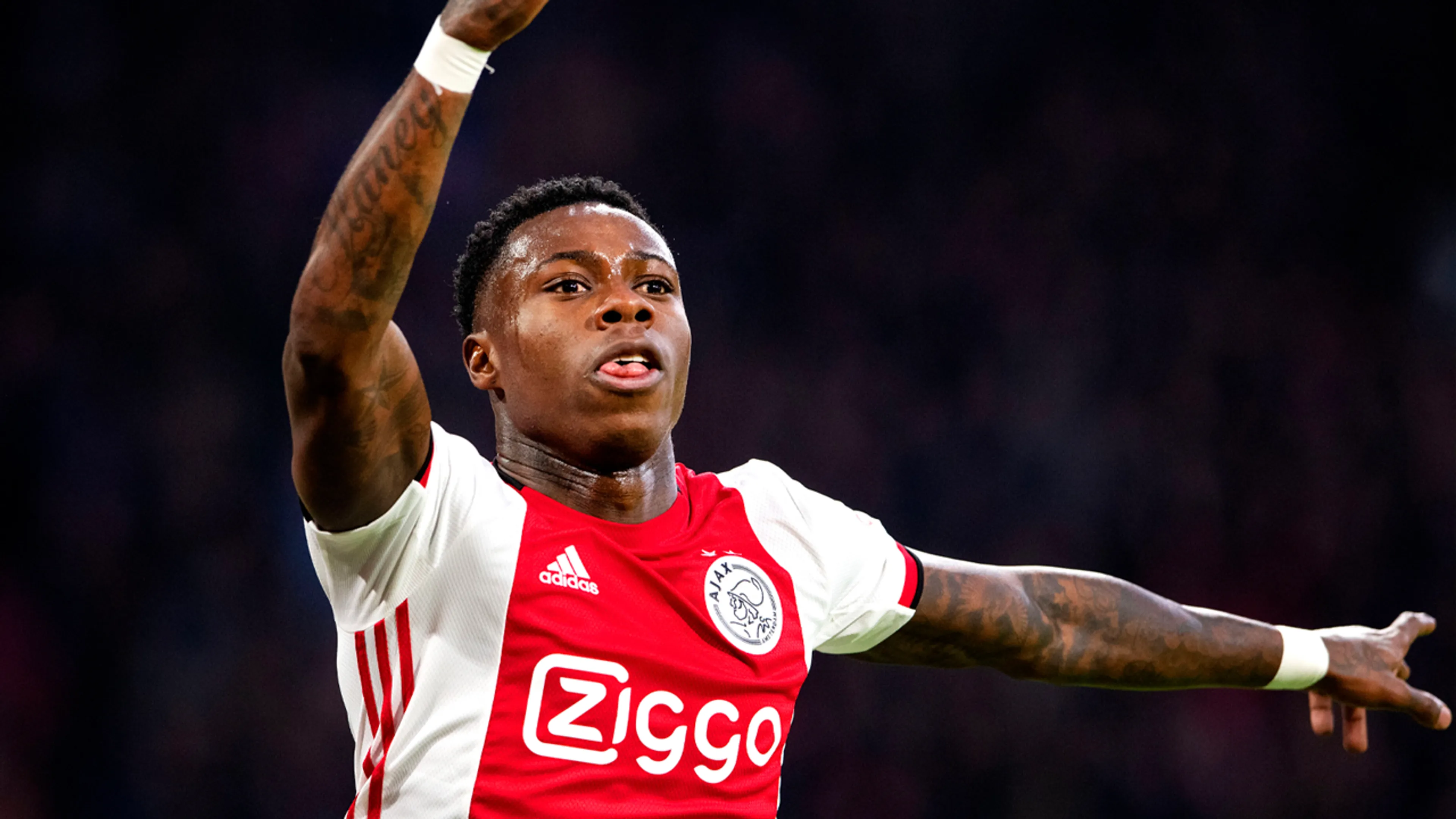 Ajax verslaat PSV (1-0) en gaat weer alleen aan kop in eredivisie