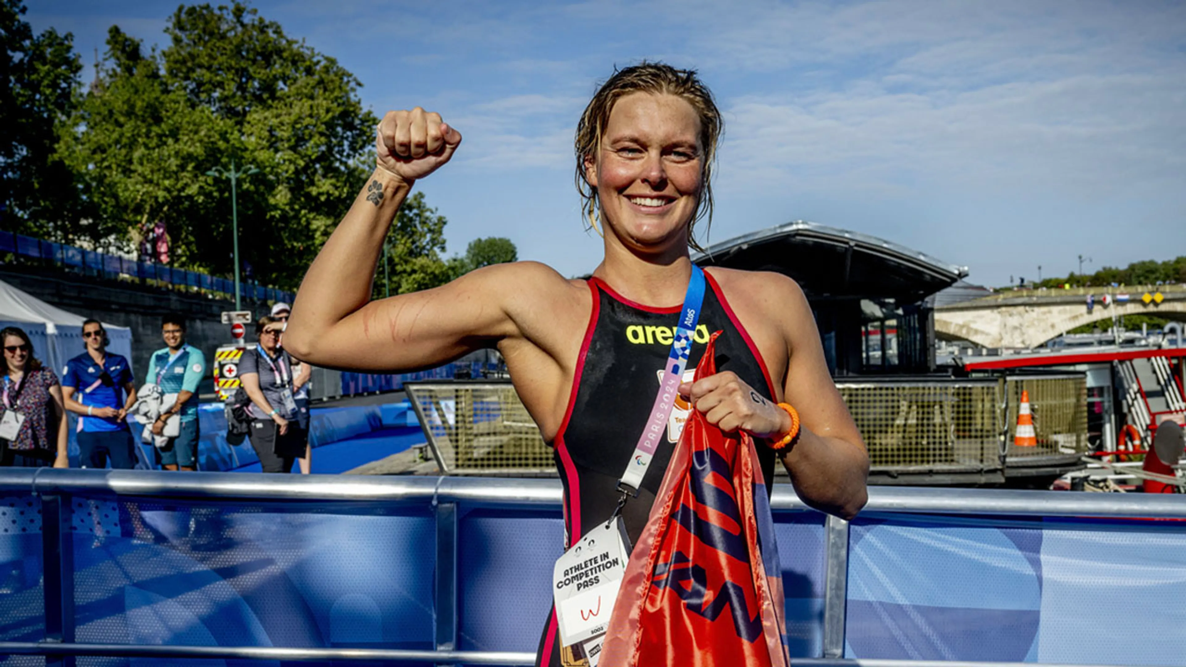 Van Rouwendaal zwemt naar tweede olympische goud in open water!