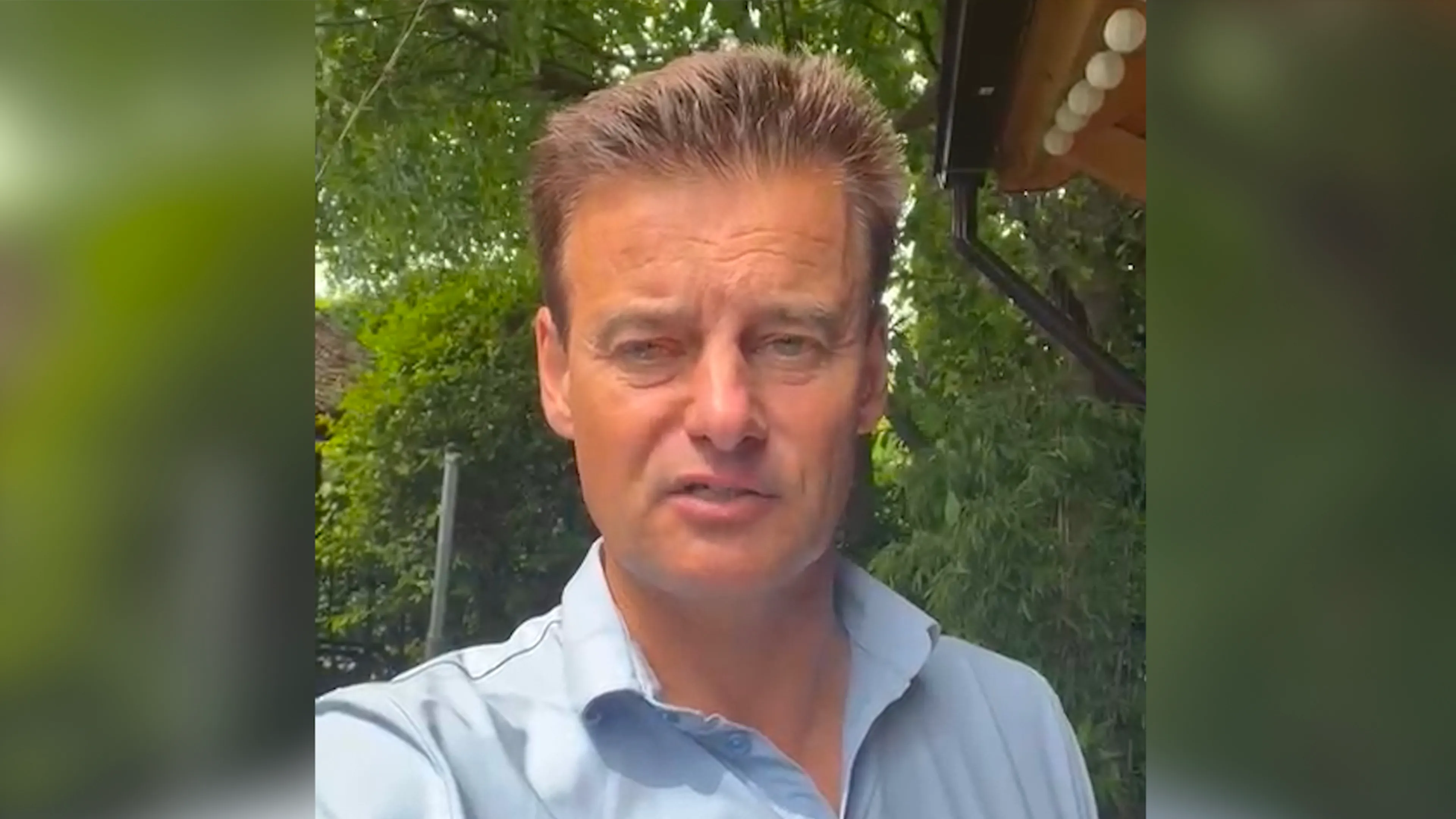 Johan en Wilfred onderbreken hun vakantie voor een extra uitzending van Vandaag Inside