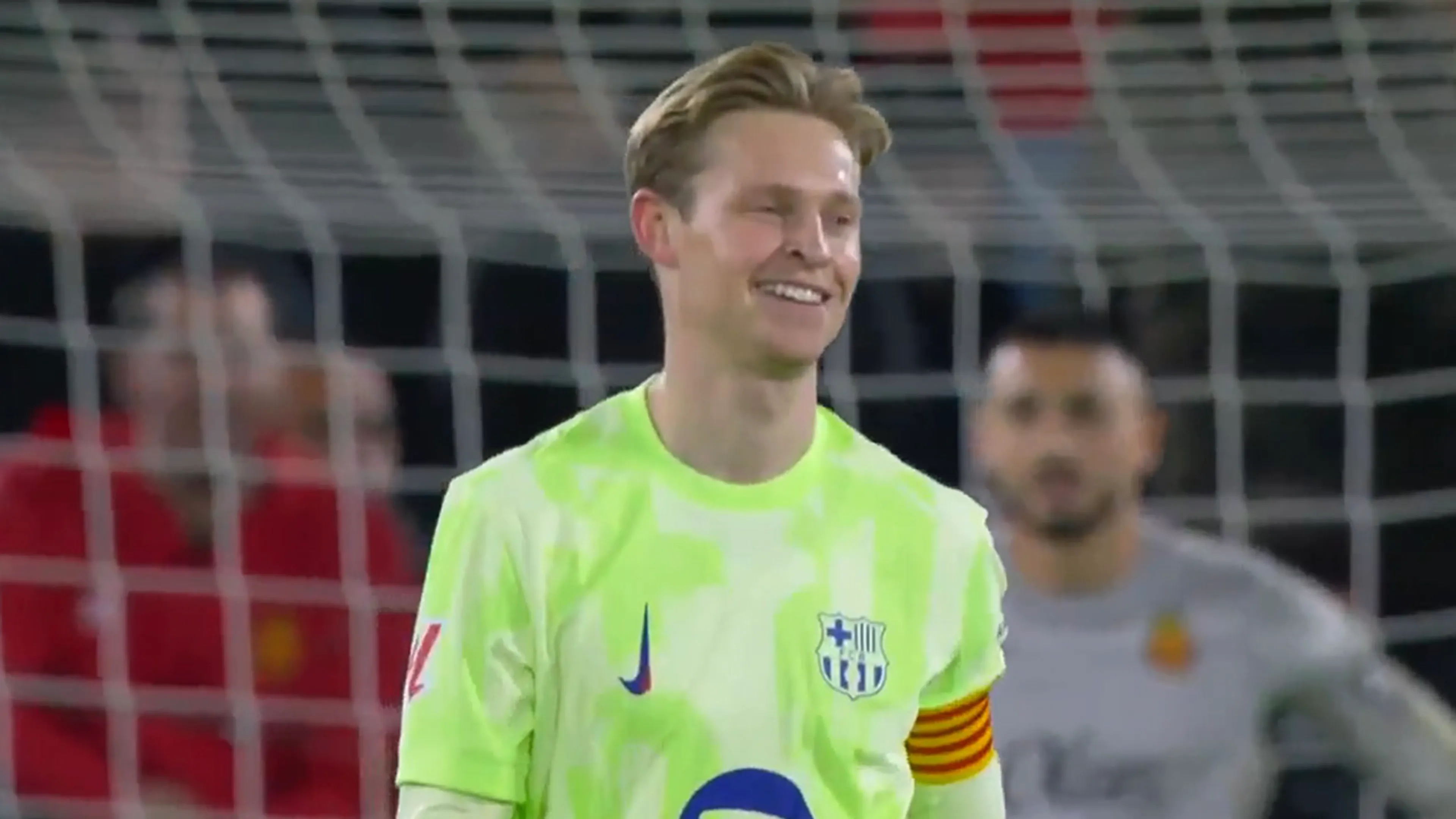 Video: Frenkie de Jong helpt FC Barcelona met doelpunt en assist aan ruime zege
