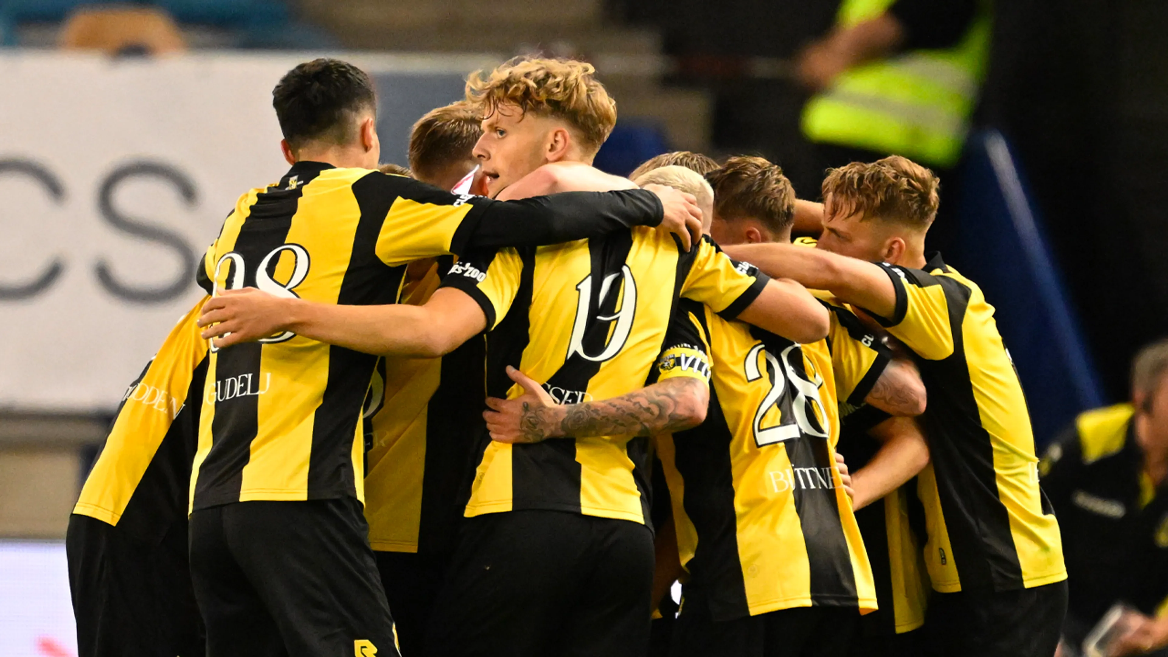 Vitesse vindt vijf nieuwe aandeelhouders en is daarmee gered