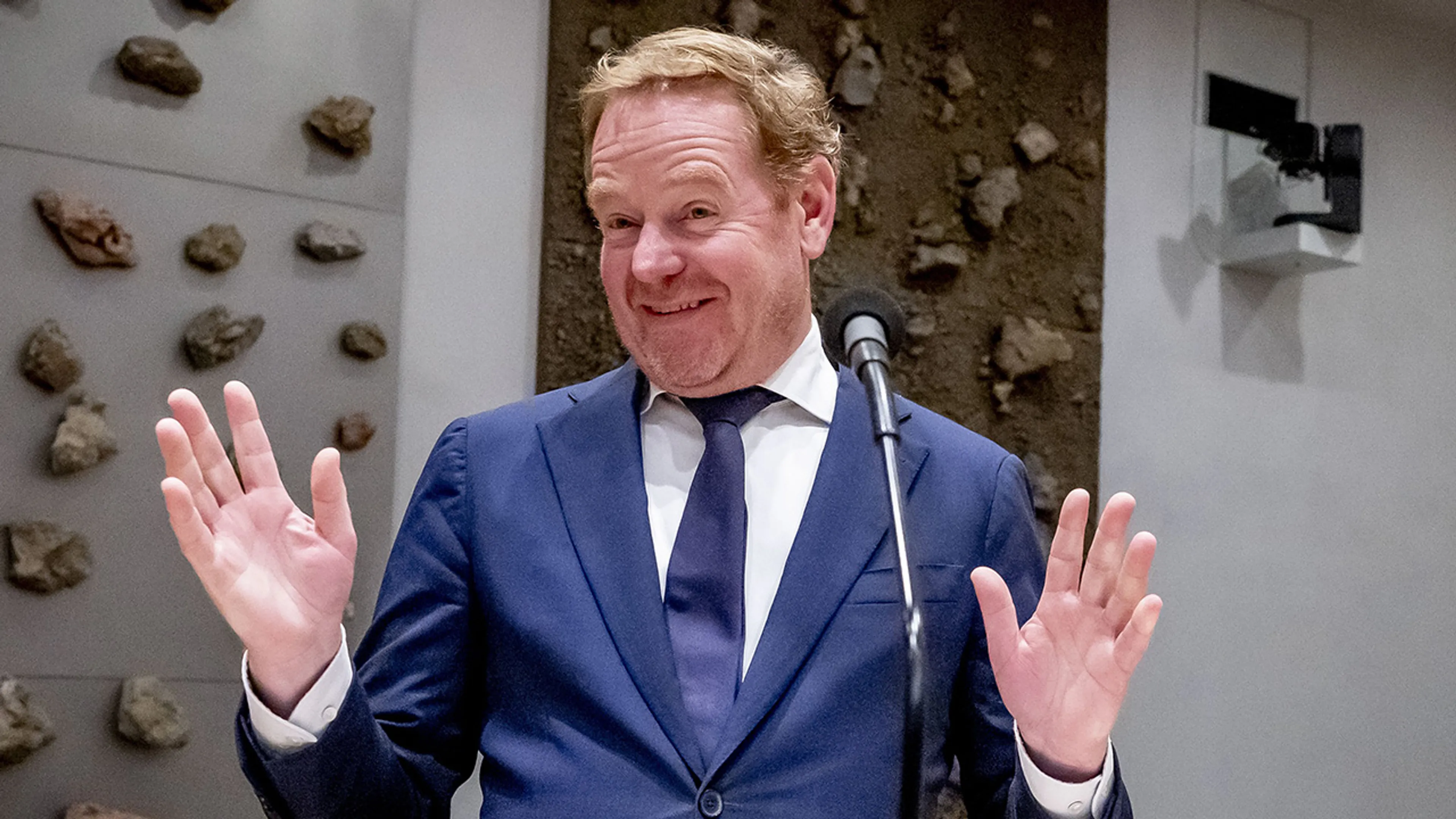 Justitieminister David van Weel biedt excuses aan voor uitspraken over Rekenkamer-rapport
