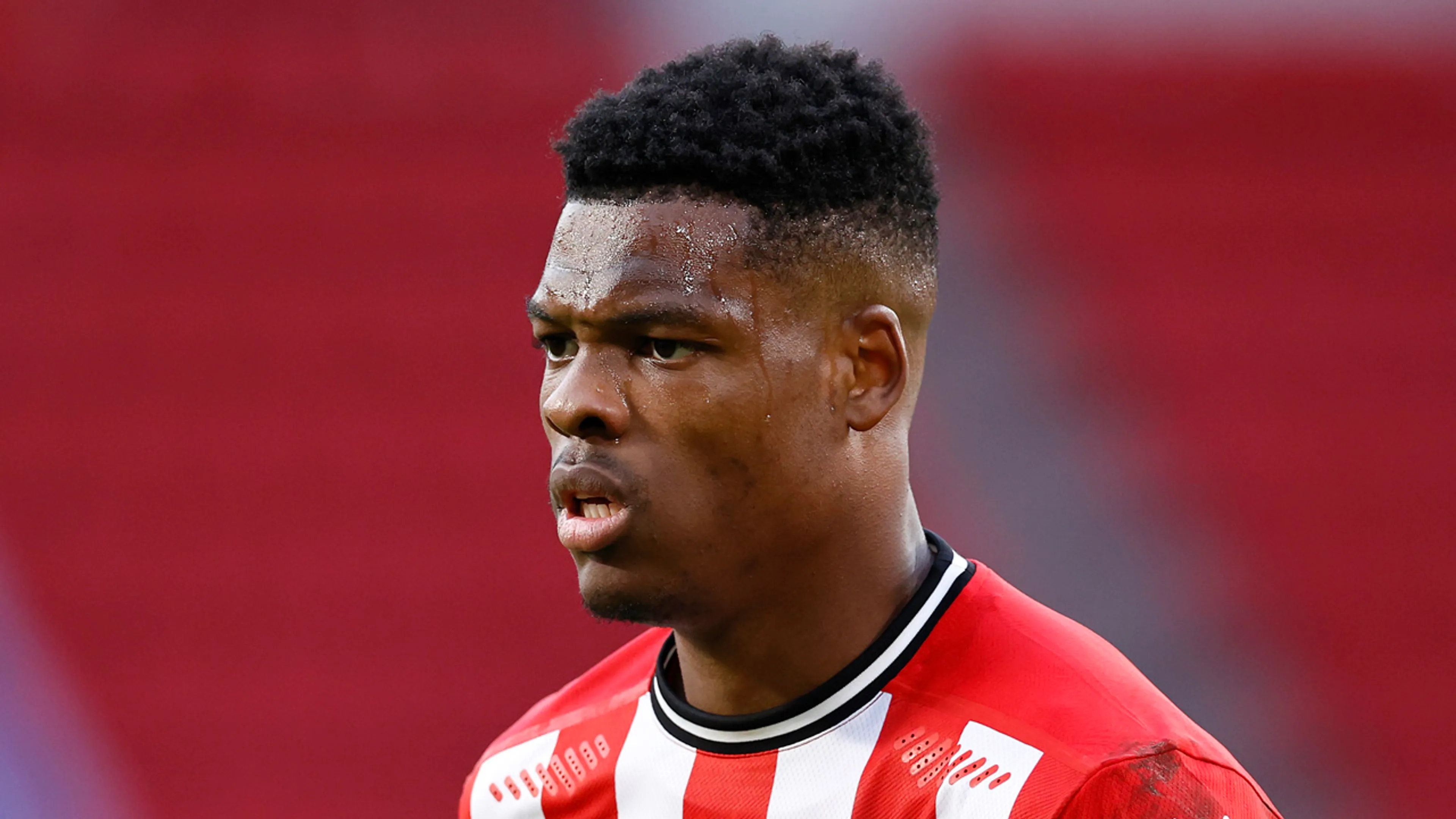 Dumfries ziet PSV in topduels in oude fouten vervallen
