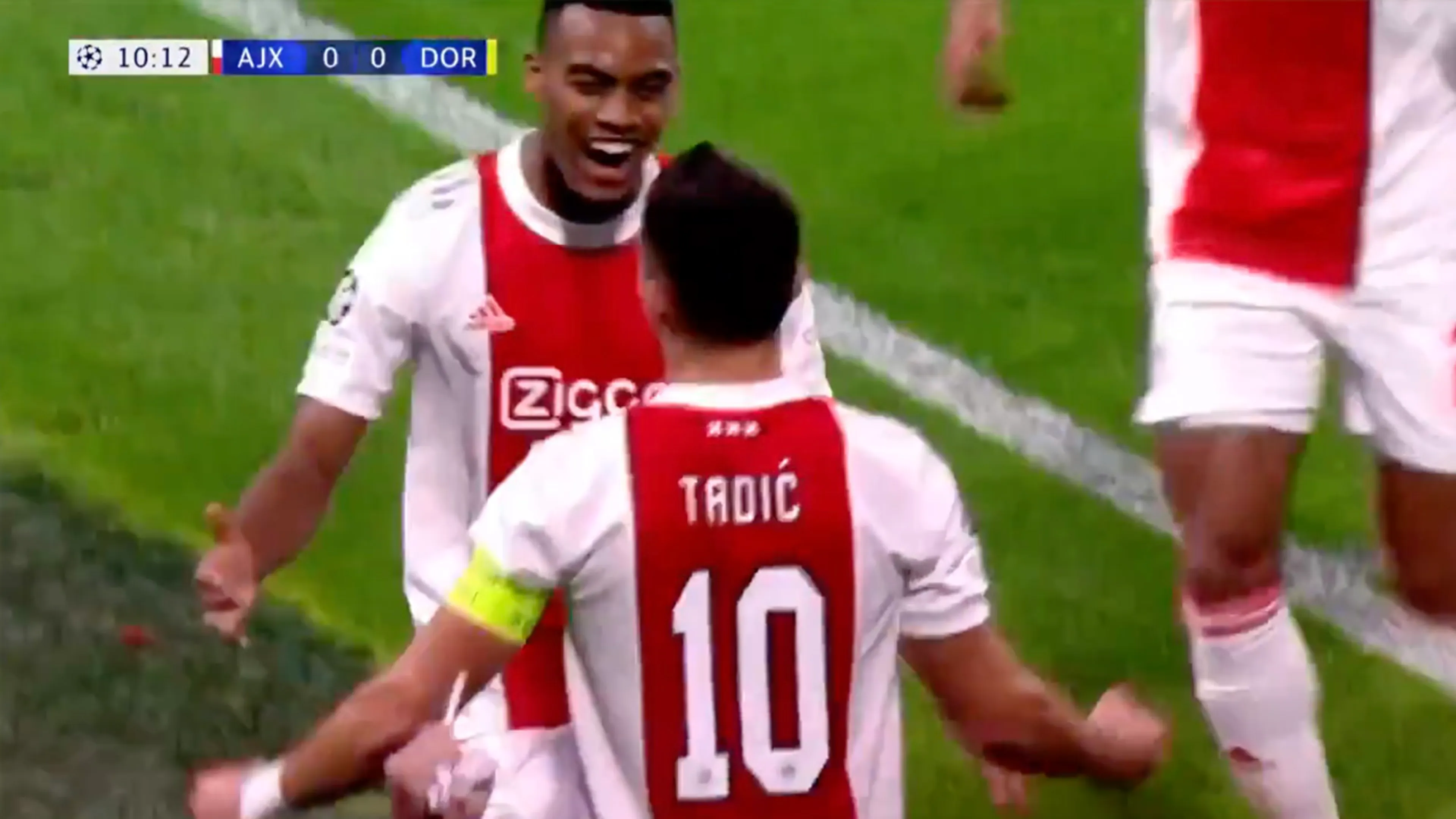 VIDEOGOAL: Ajax vroeg op voorsprong na eigen doelpunt Marco Reus