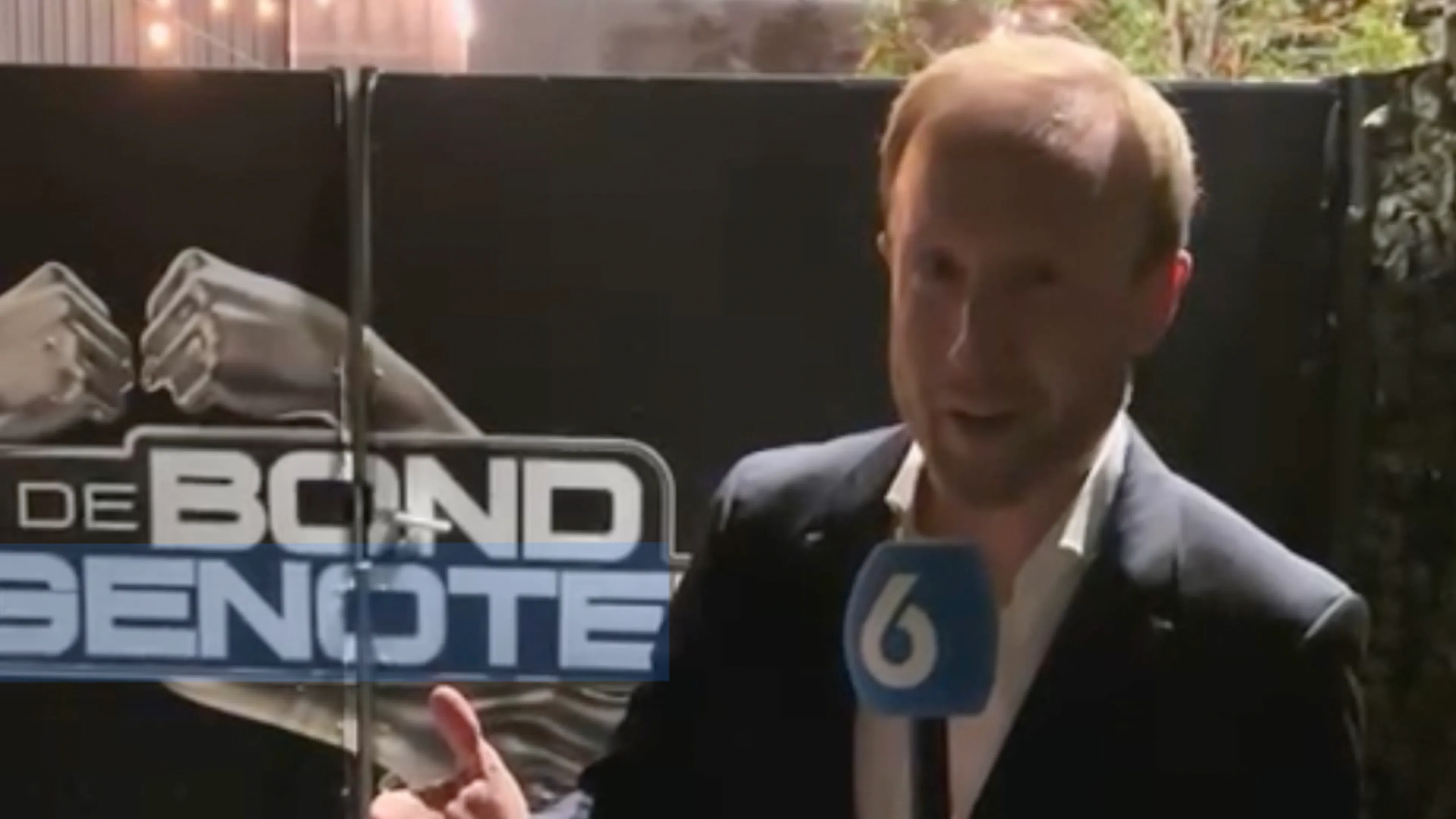 Video: Amerikakenner Raymond Mens duikt plotseling op bij De Bondgenoten-loods