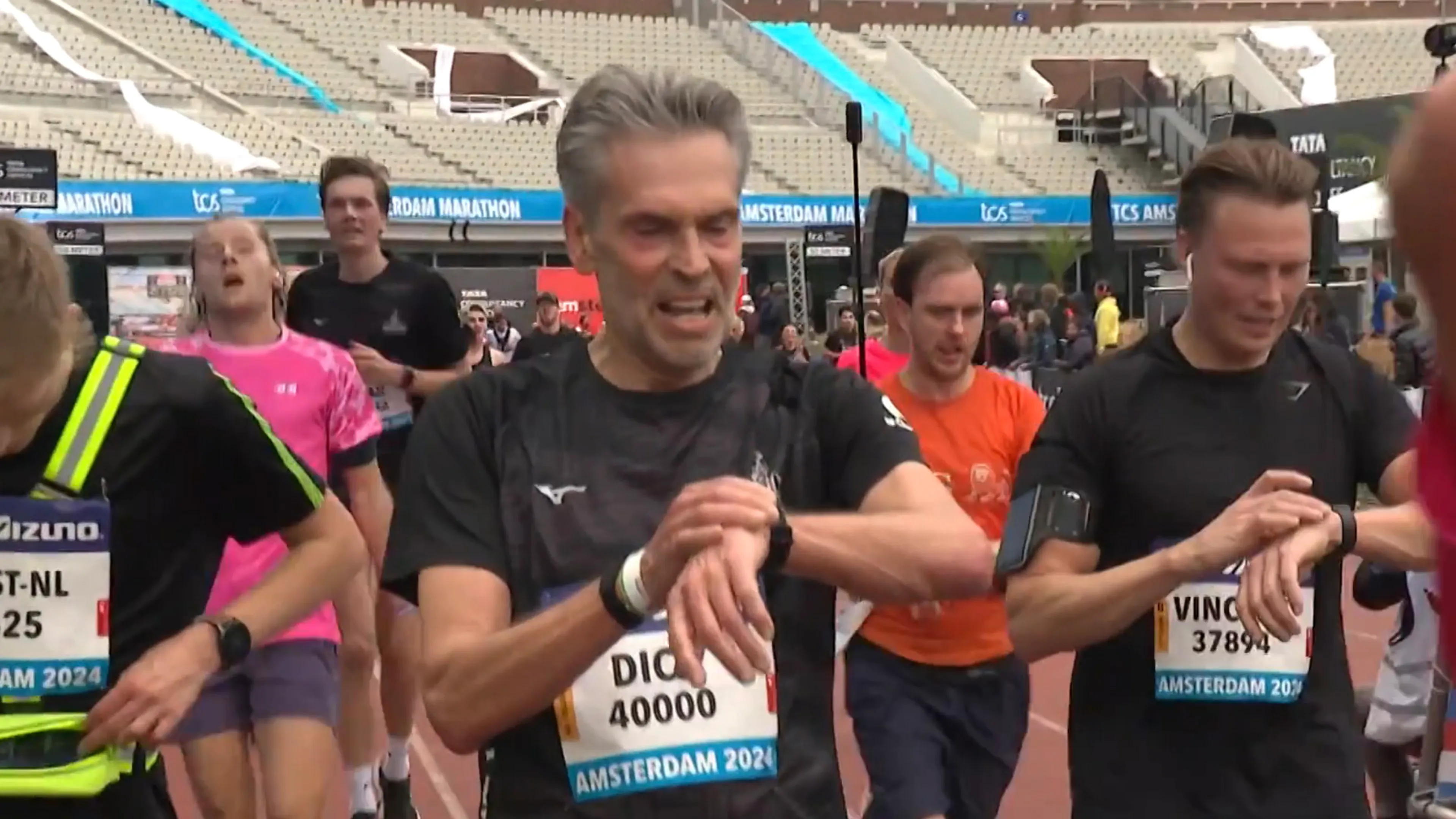 Premier Dick Schoof deed onder schuilnaam ‘Peter Jansen’ mee aan marathon van Amsterdam
